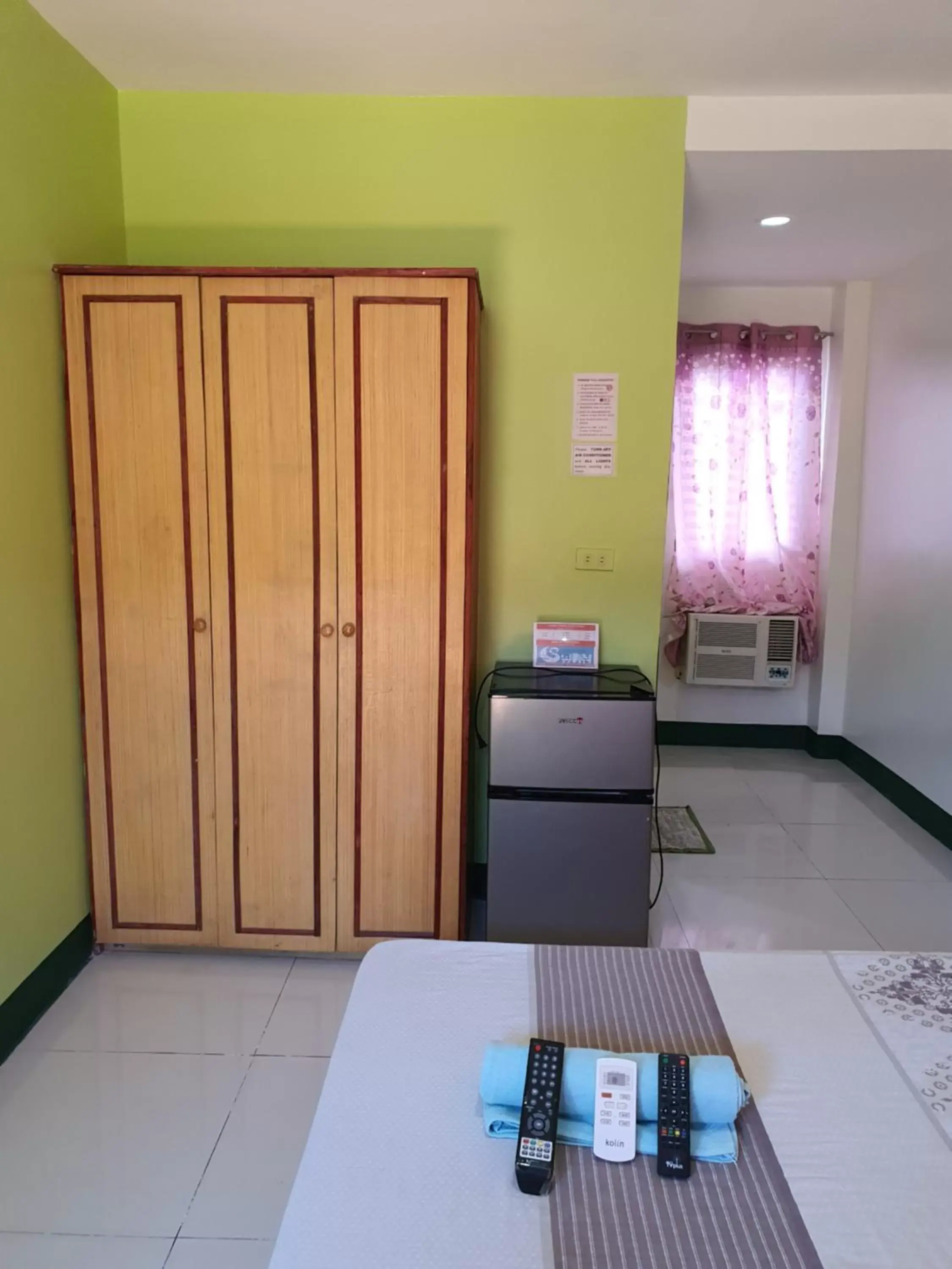 Bedroom, TV/Entertainment Center in Aosmec Square Hotel