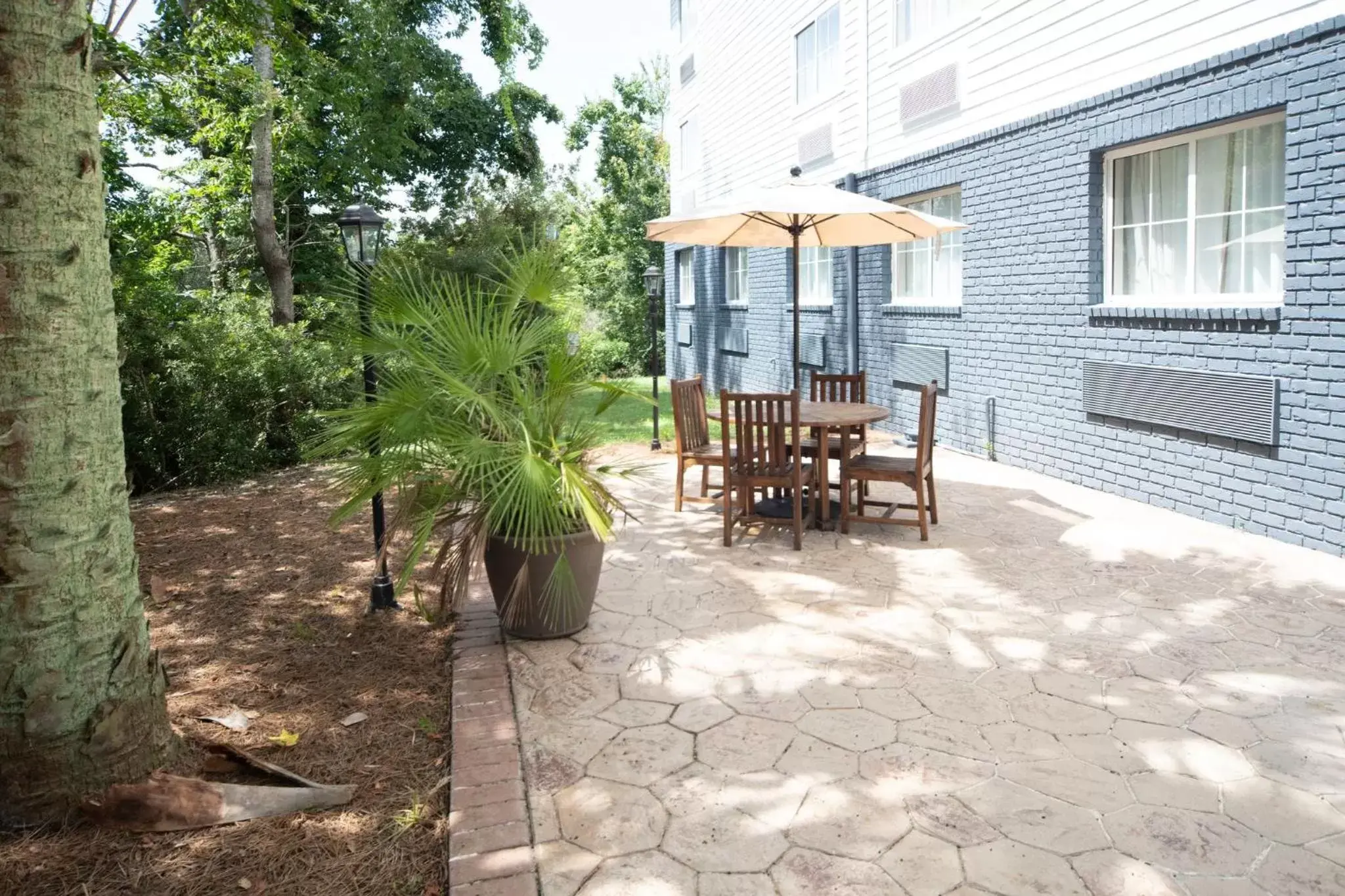 Patio/Outdoor Area in Candlewood Suites Charleston – Mt. Pleasant, an IHG Hotel