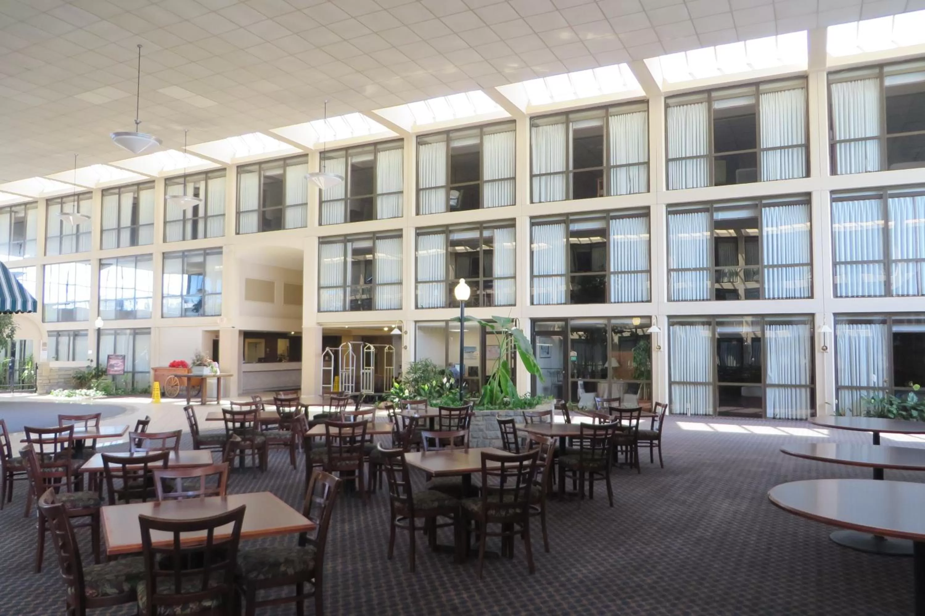 Restaurant/places to eat in Days Inn by Wyndham Columbus Airport