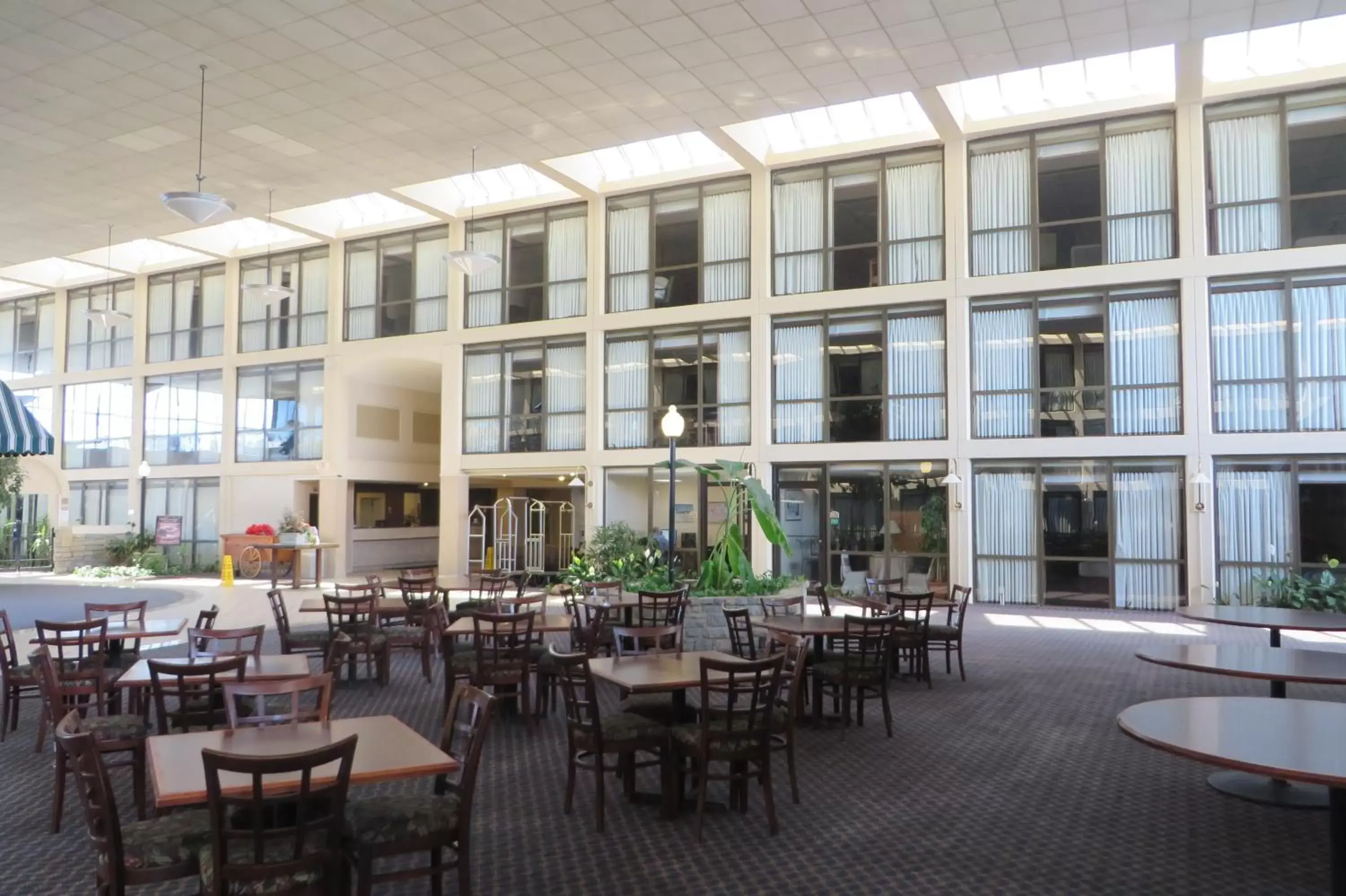 Restaurant/Places to Eat in Days Inn by Wyndham Columbus Airport