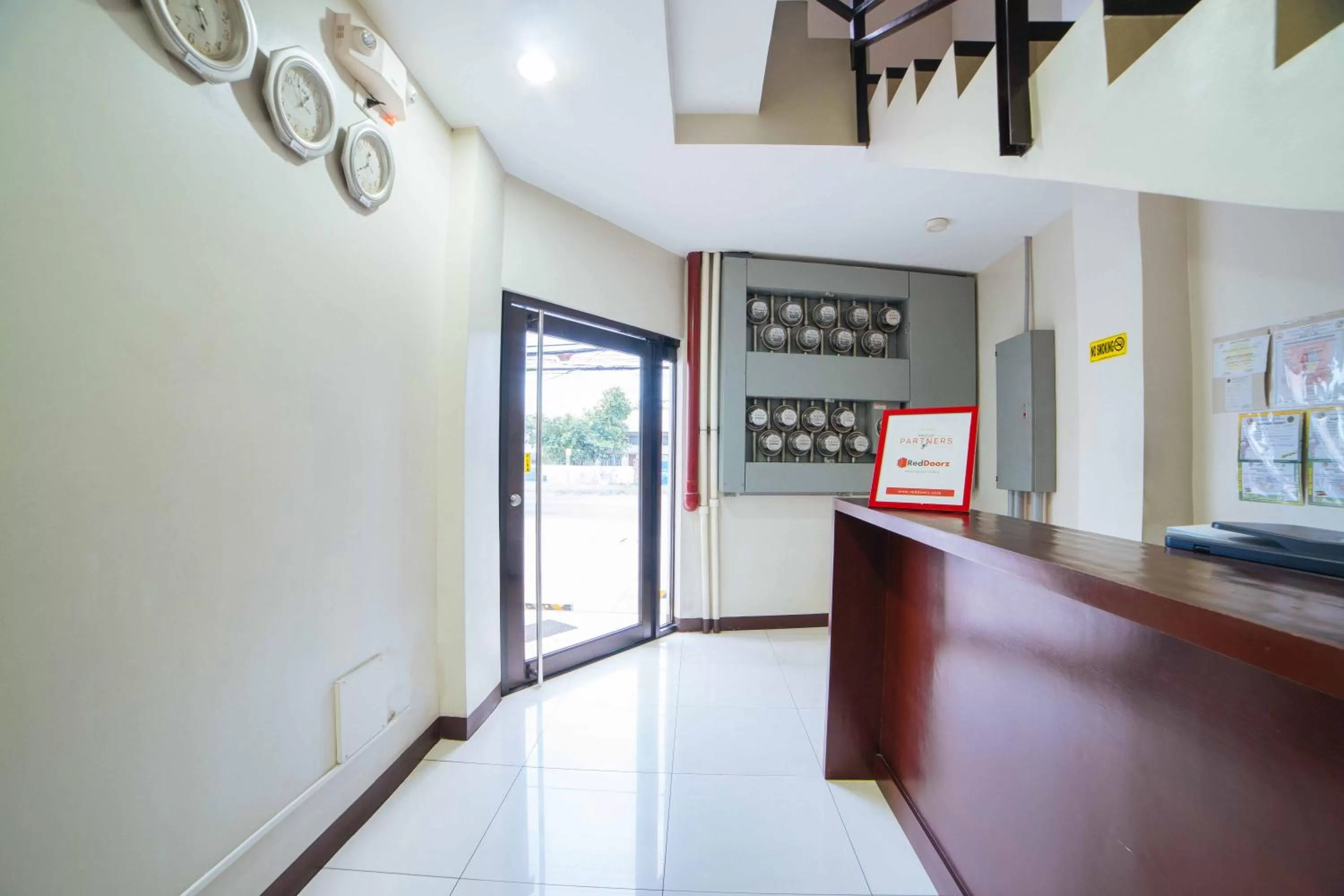 Lobby or reception in RedDoorz near Angeles University Foundation