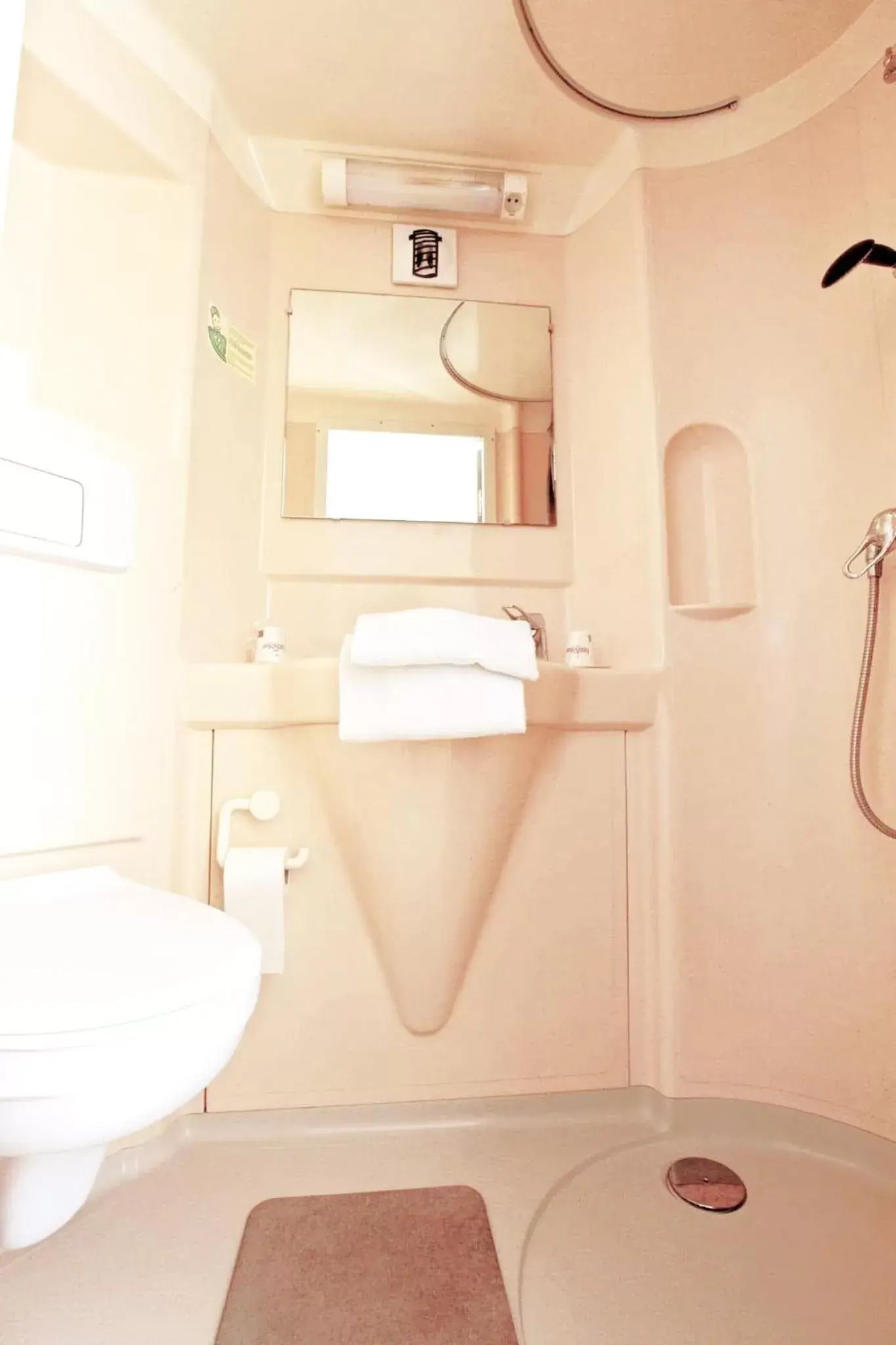 Toilet, Bathroom in Fasthotel Limoges