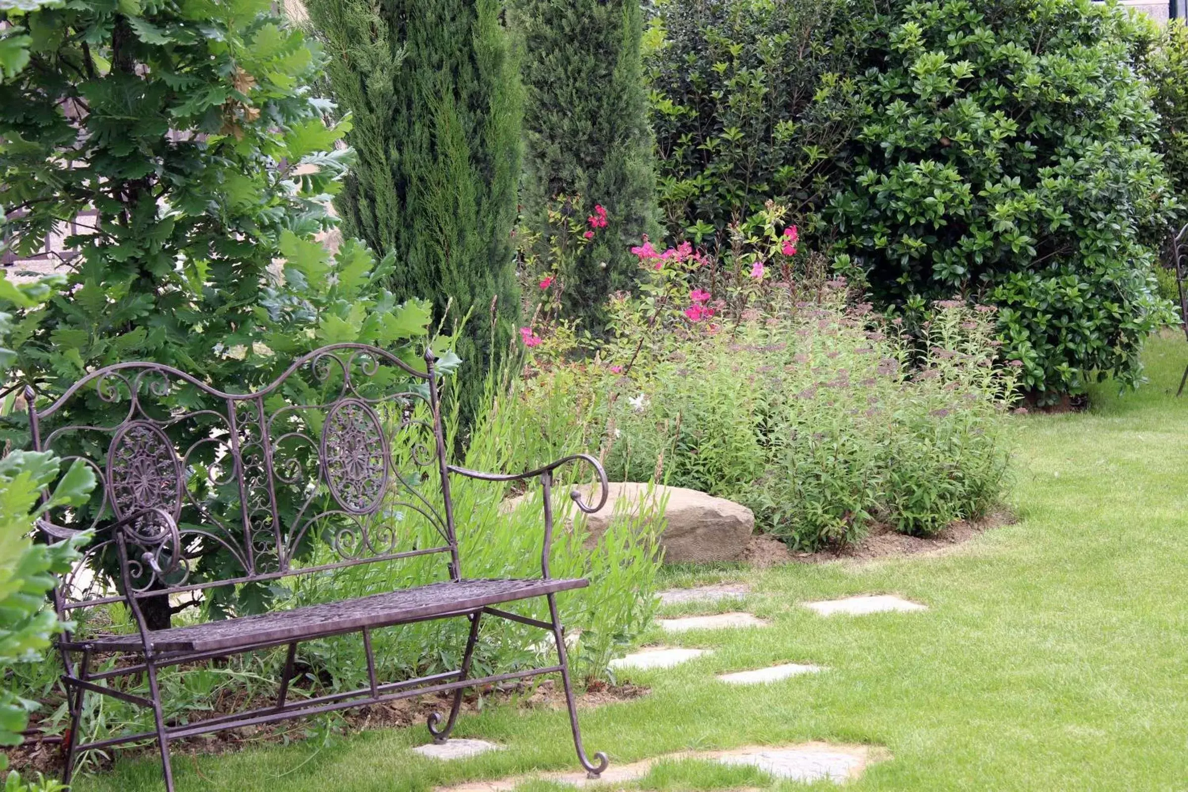 Garden, Other Animals in Dame di Toscana