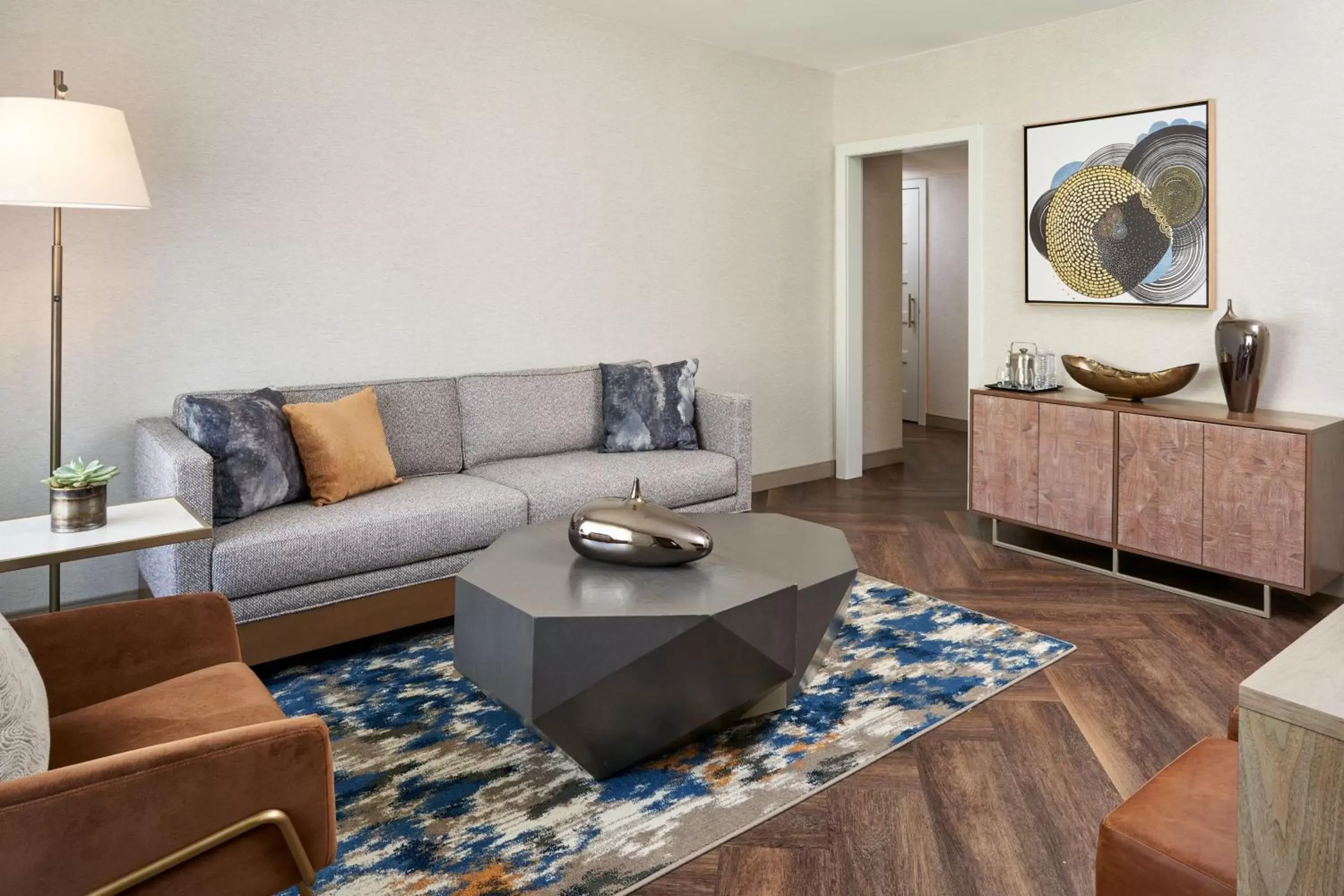 Photo of the whole room, Seating Area in The Westin Indianapolis