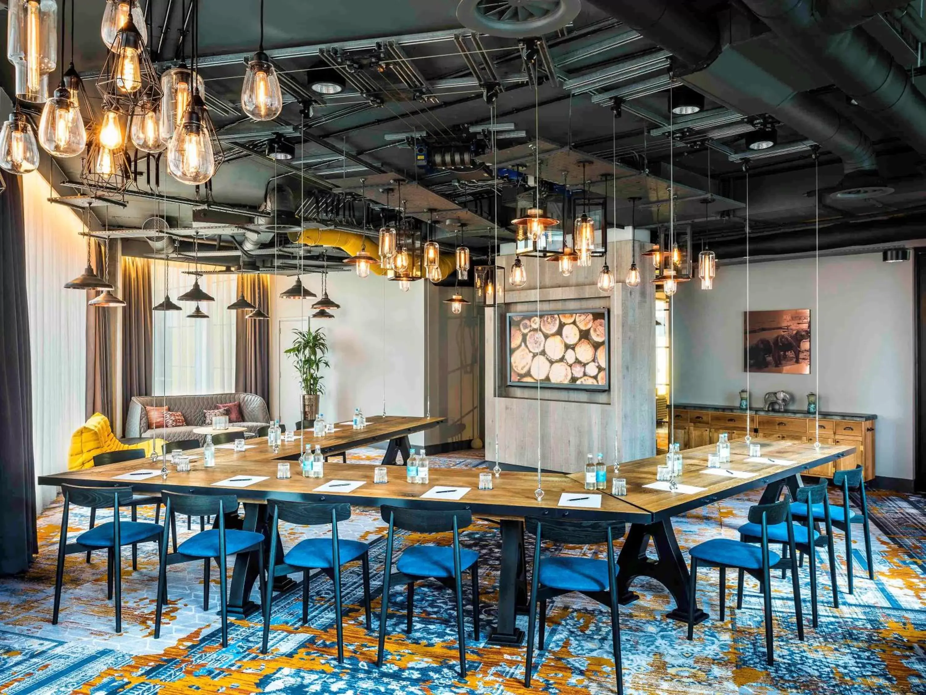 On site, Restaurant/Places to Eat in Novotel London Canary Wharf