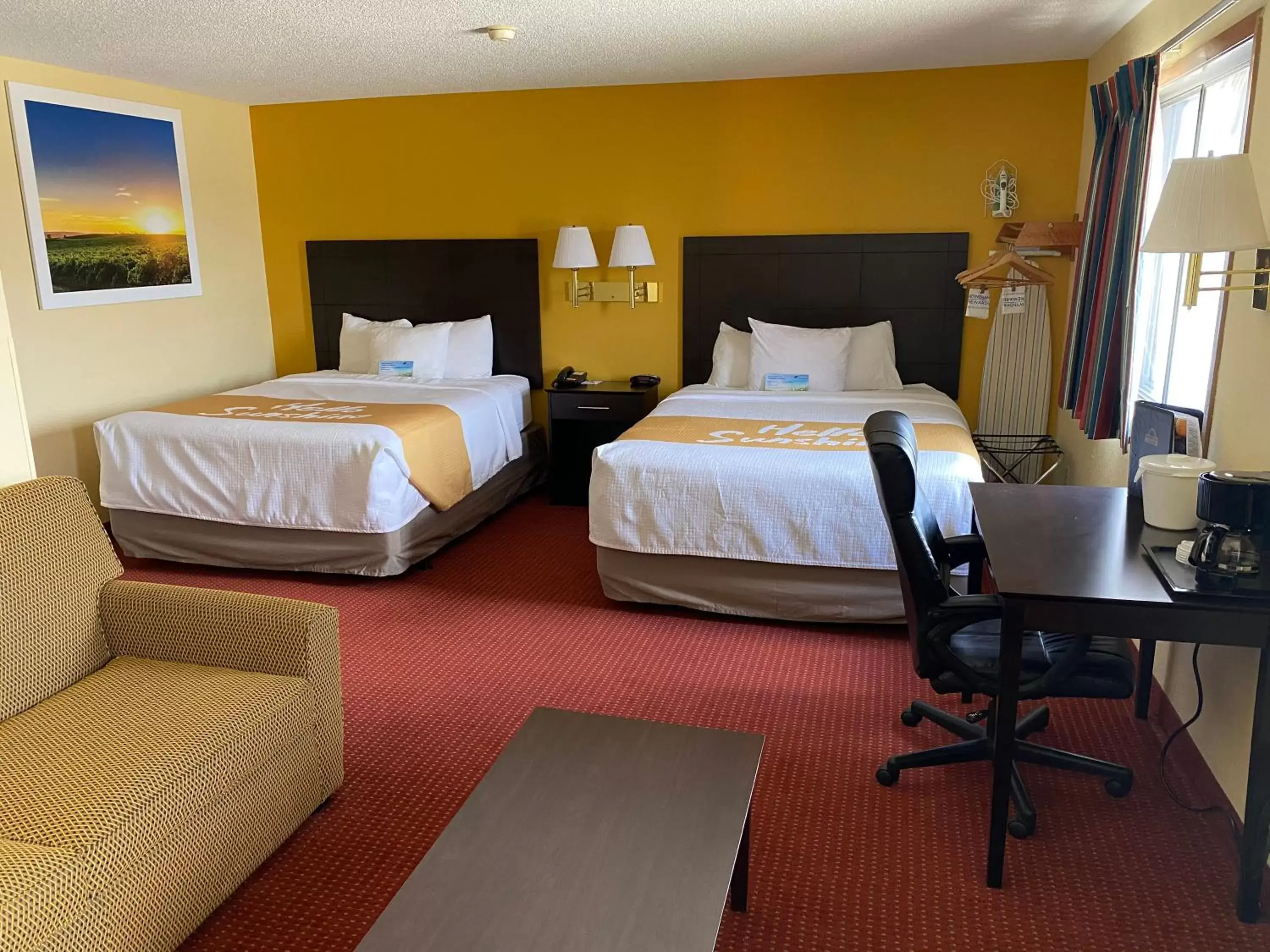 Bed in Days Inn & Suites by Wyndham Des Moines Airport