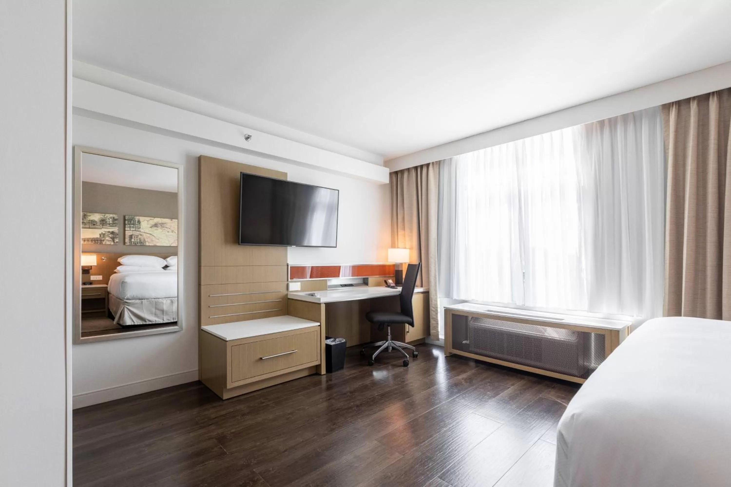 Photo of the whole room, Bed in Delta Hotels by Marriott Raleigh-Durham at Research Triangle Park