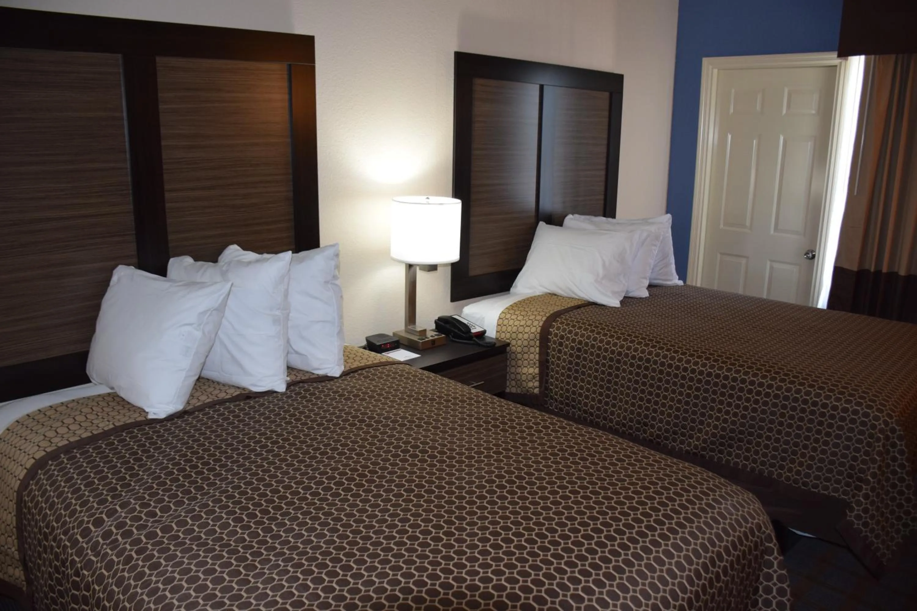 Bed in Hawthorn Suites by Wyndham Columbia