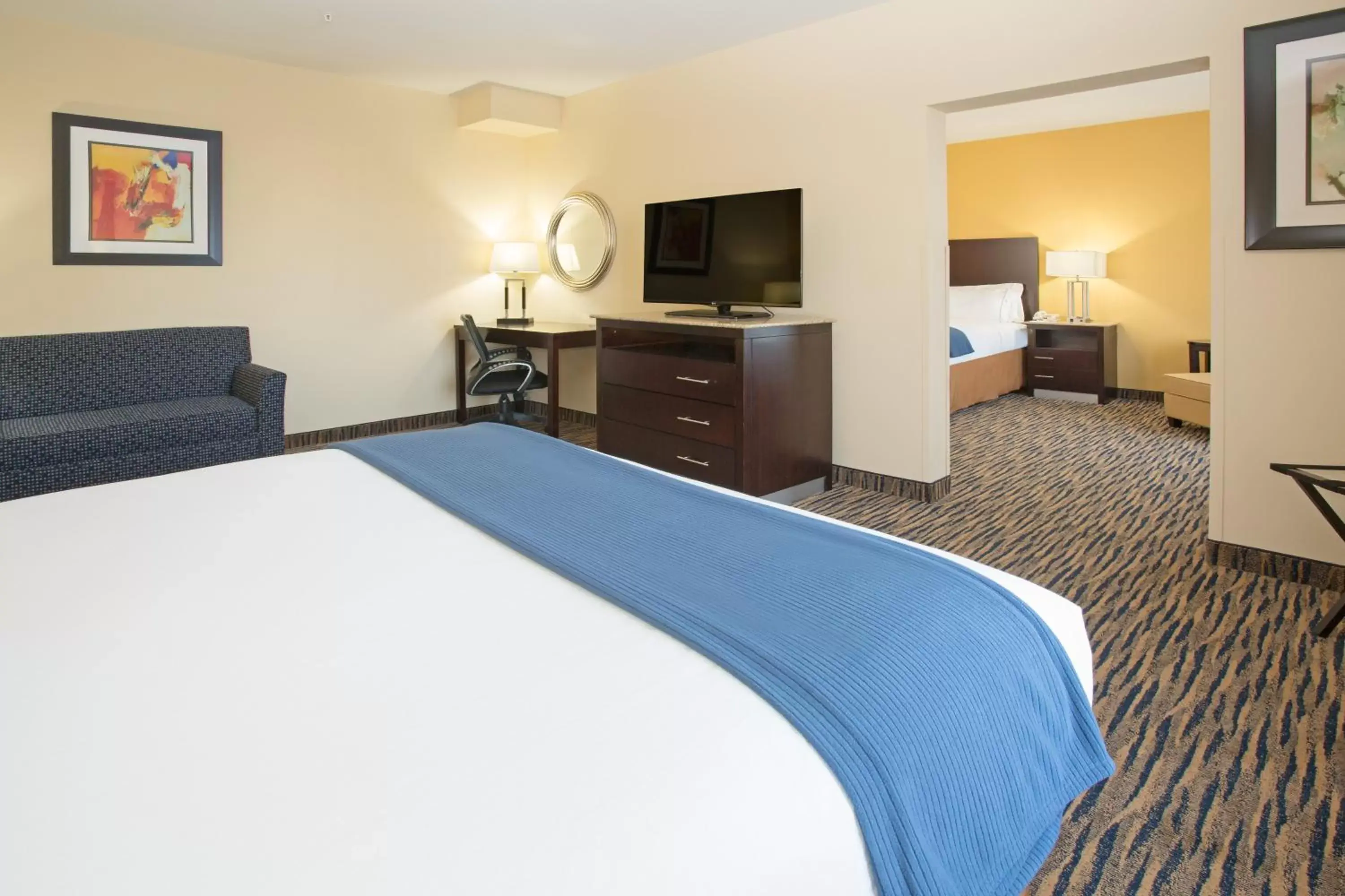 Bedroom, Bed in Holiday Inn Express & Suites Denver North - Thornton, an IHG Hotel