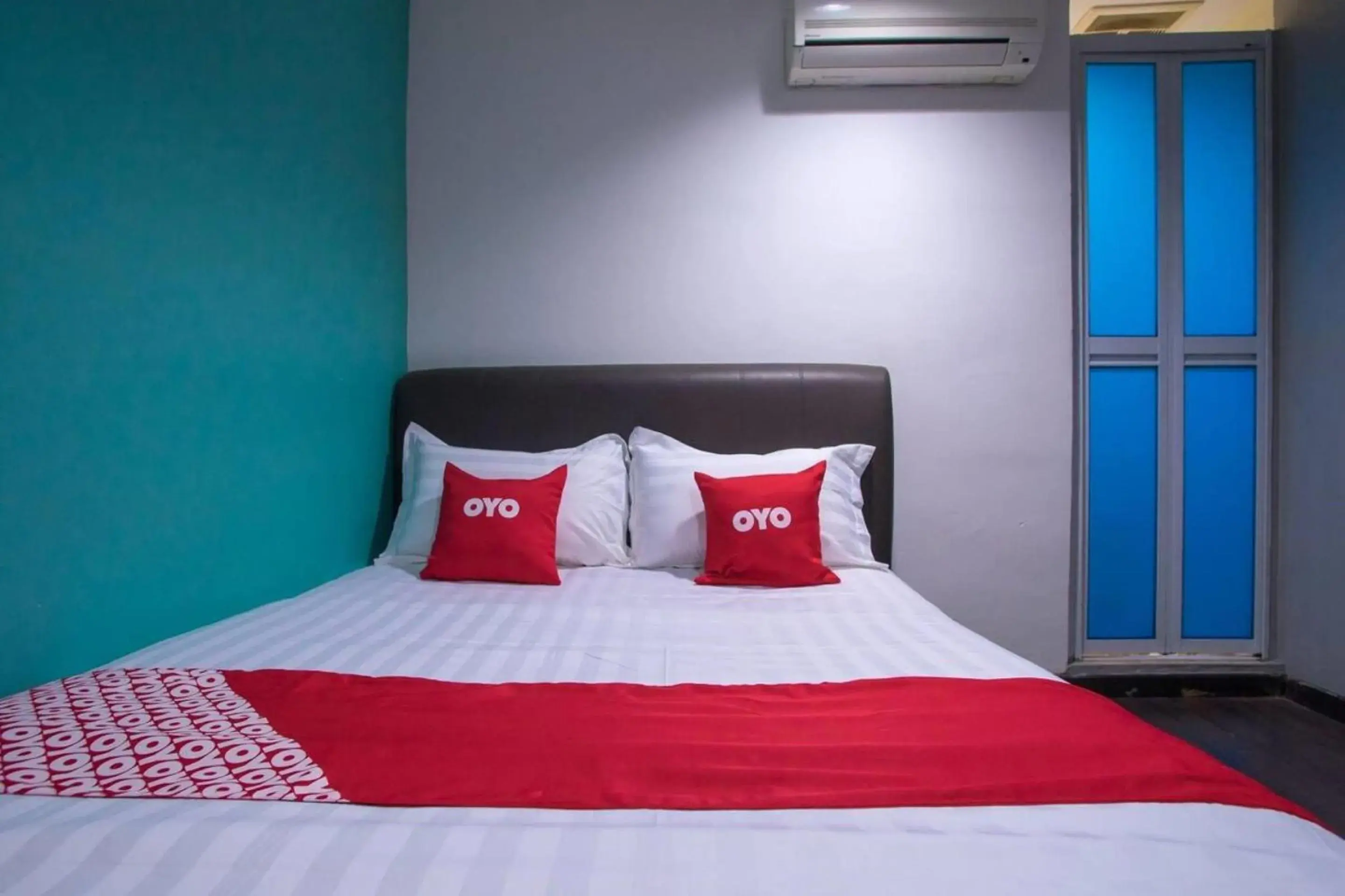 Bedroom in OYO 90281 Hotel Taj seksyen 13