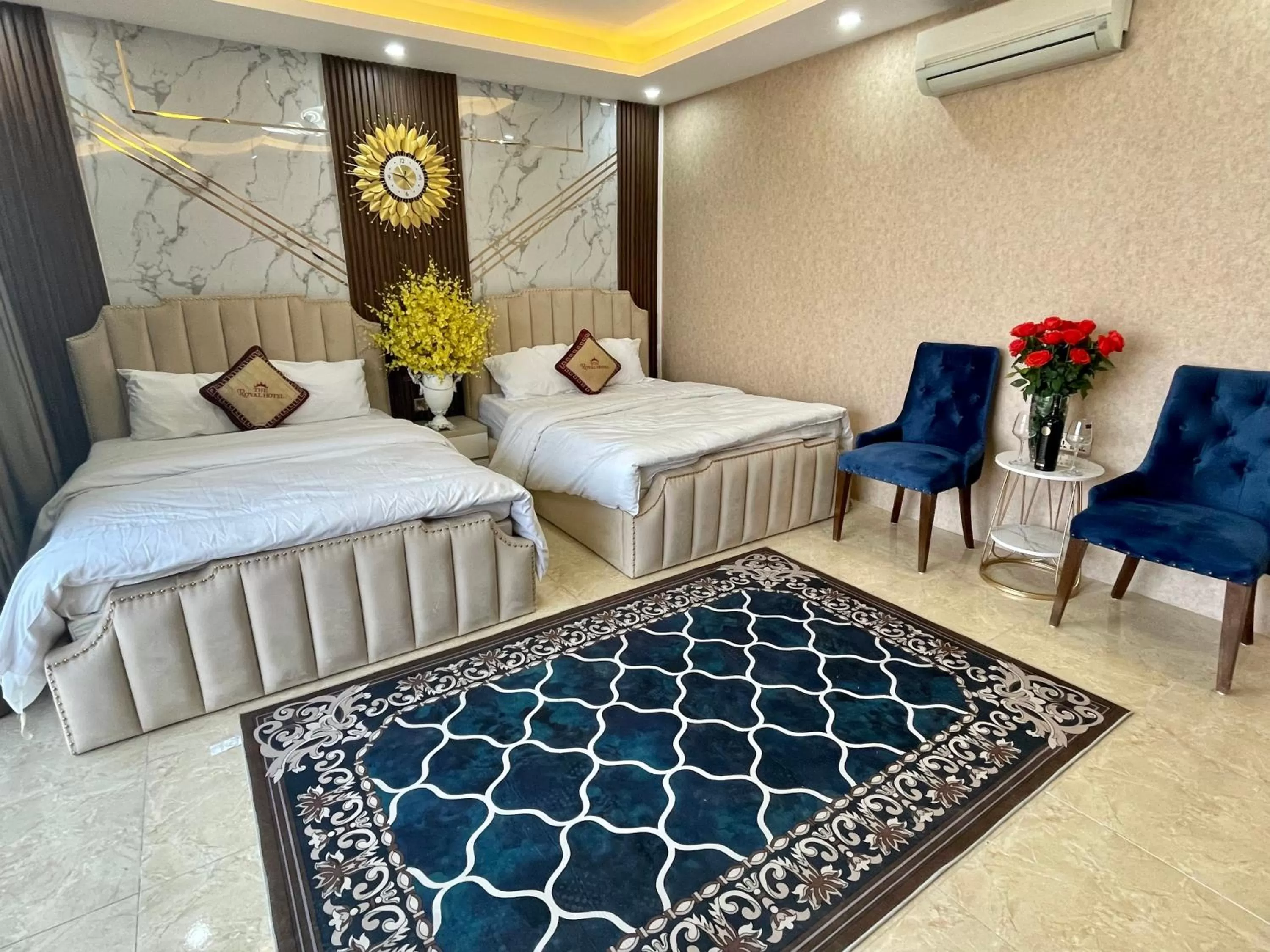 Bed in The Royal Hotel Near West Lake