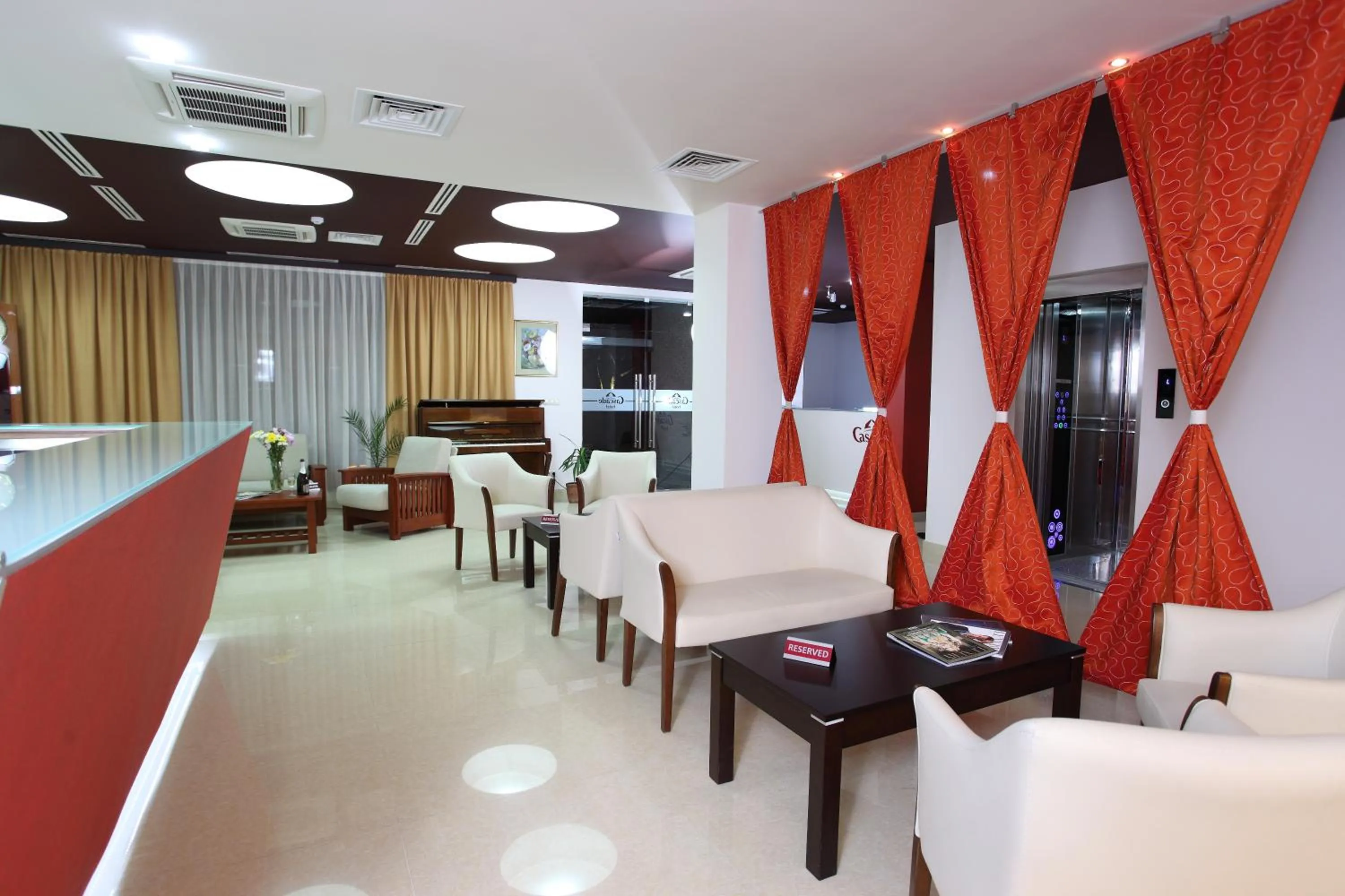 Lounge or bar in Cascade Hotel