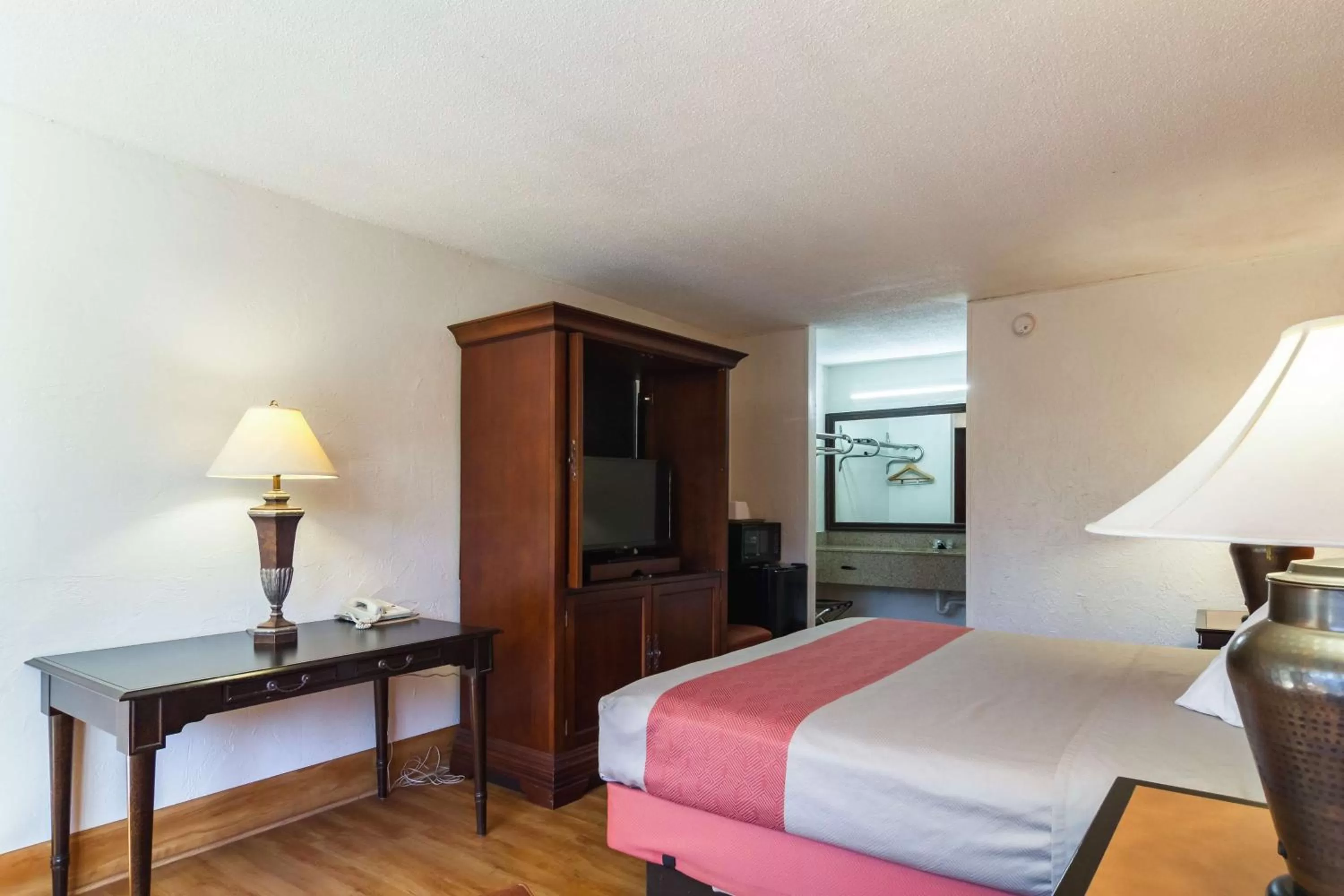 Photo of the whole room, Bed in Motel 6-Townsend, GA