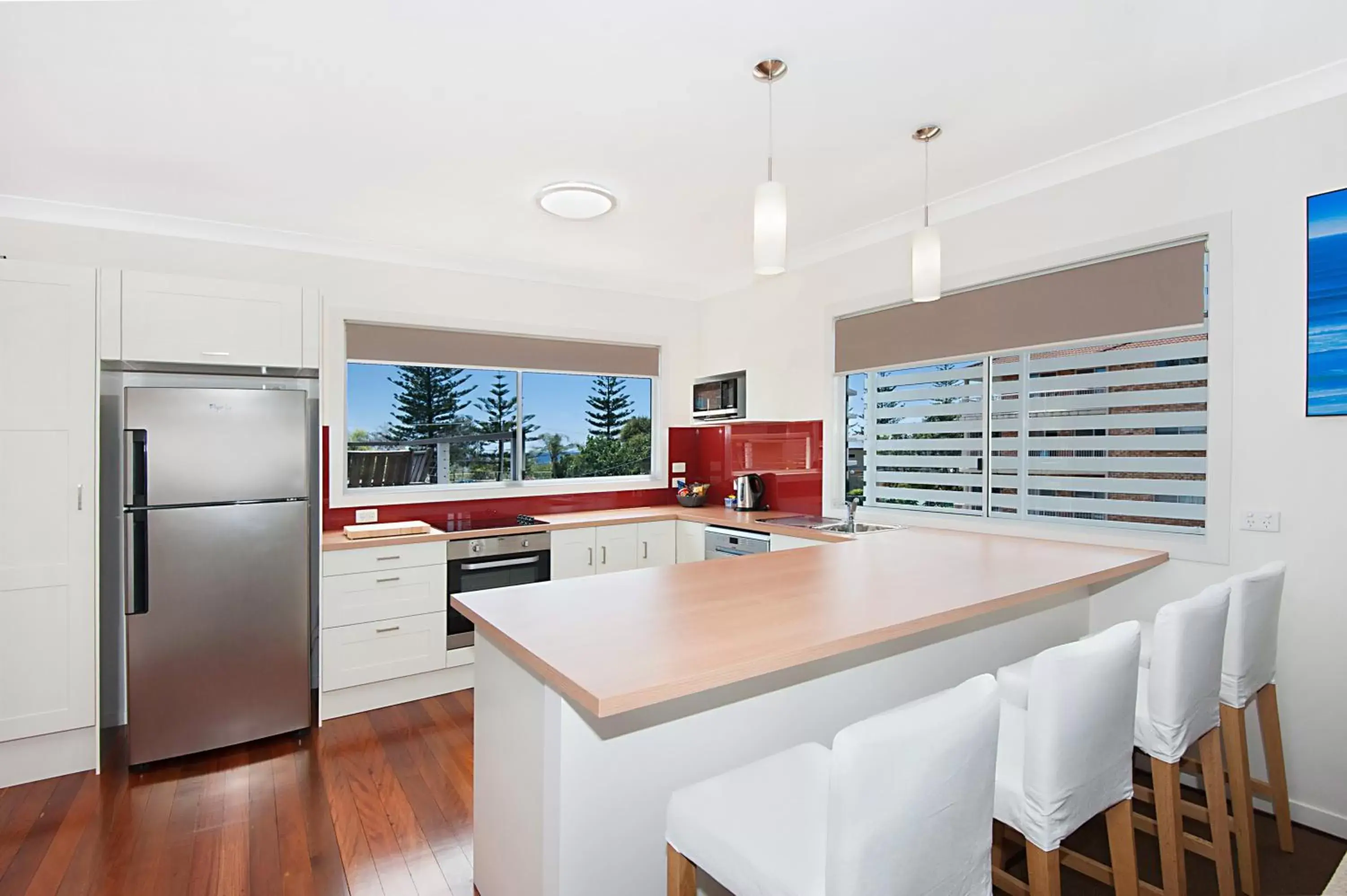 Kitchen or kitchenette, Kitchen/Kitchenette in La Costa Beachside Motel