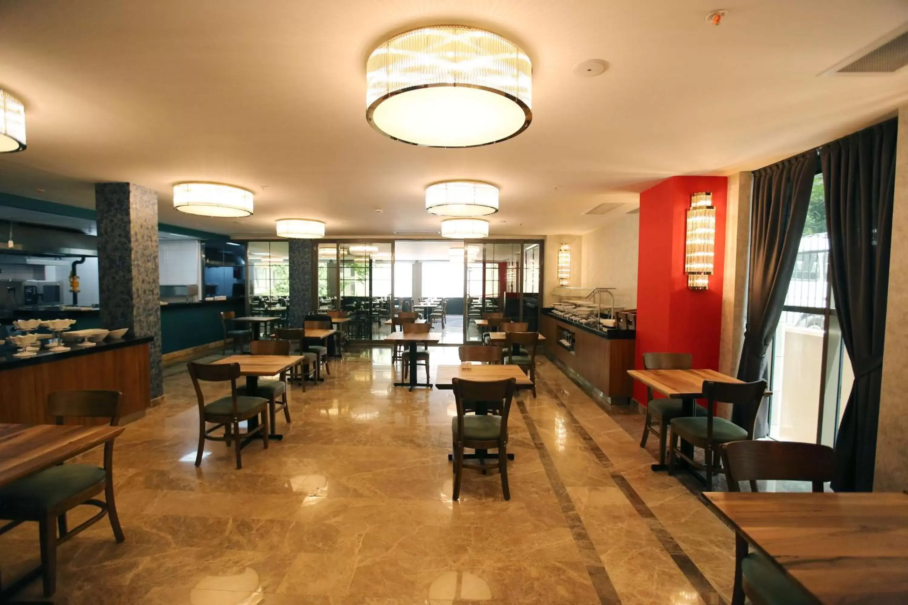 Lounge or bar, Restaurant/Places to Eat in Best Western Plus Center Hotel