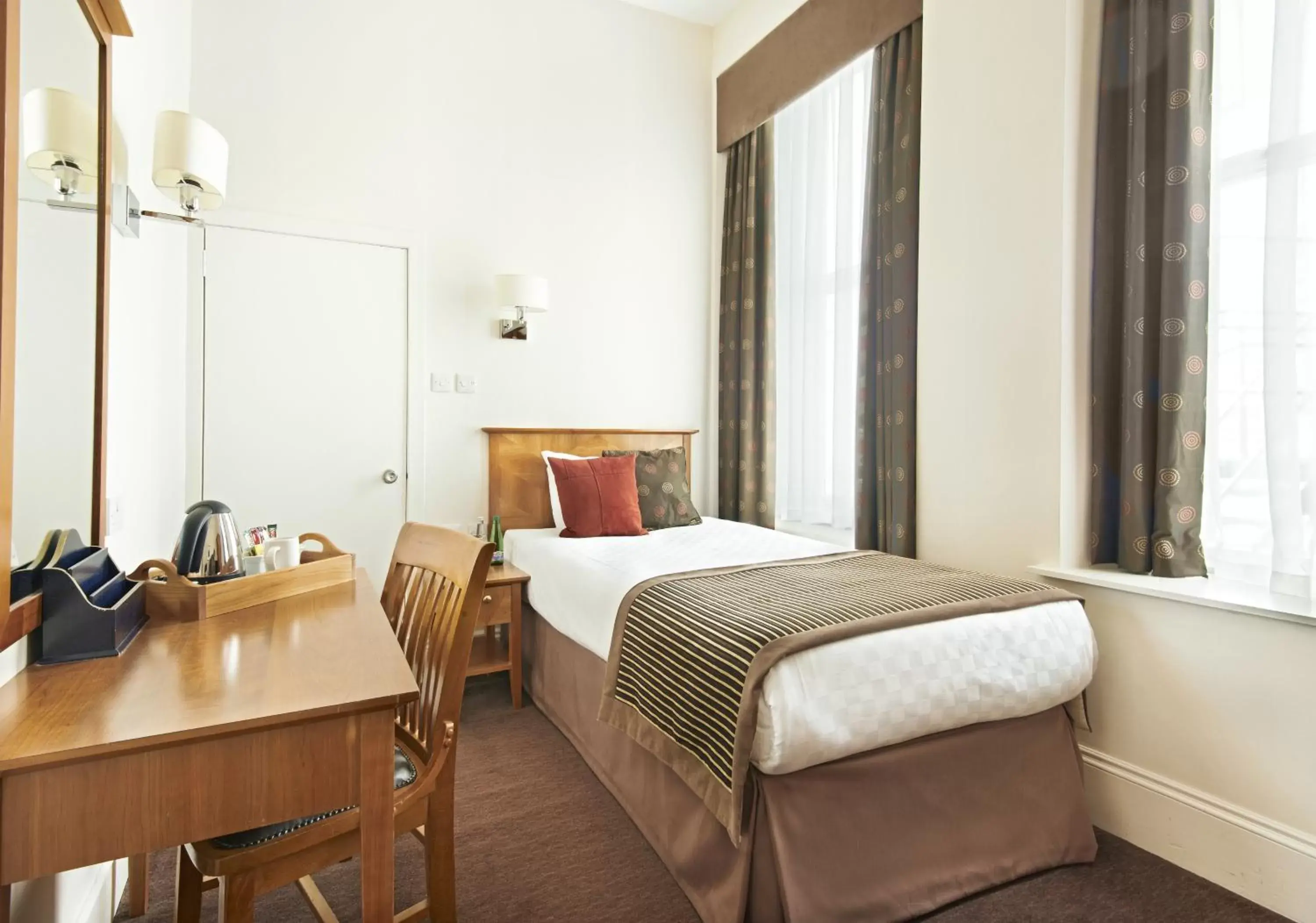 Bed in Mercure Aberdeen Caledonian Hotel