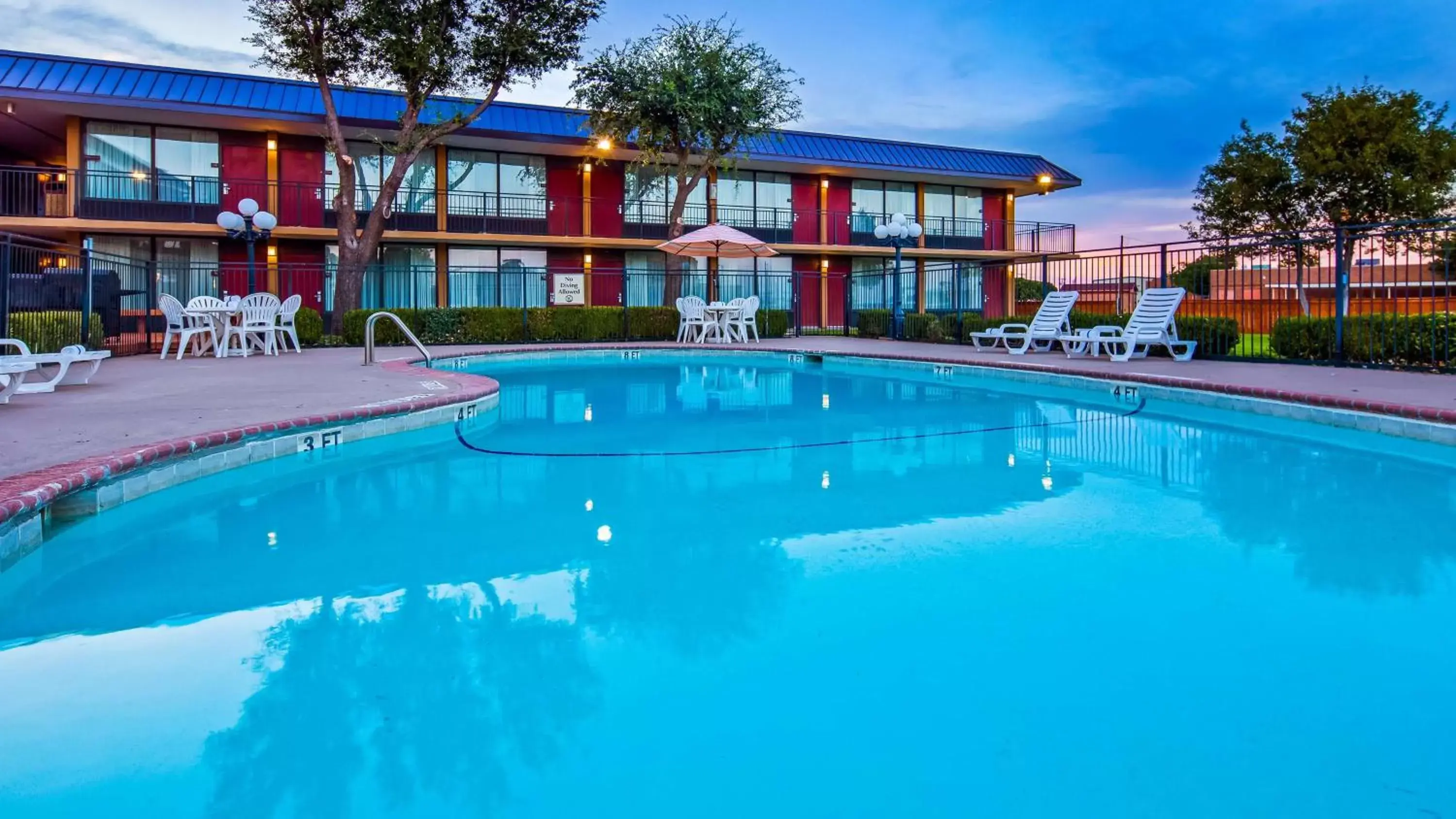 Pool view, Swimming Pool in Best Western Northgate Inn Pampa