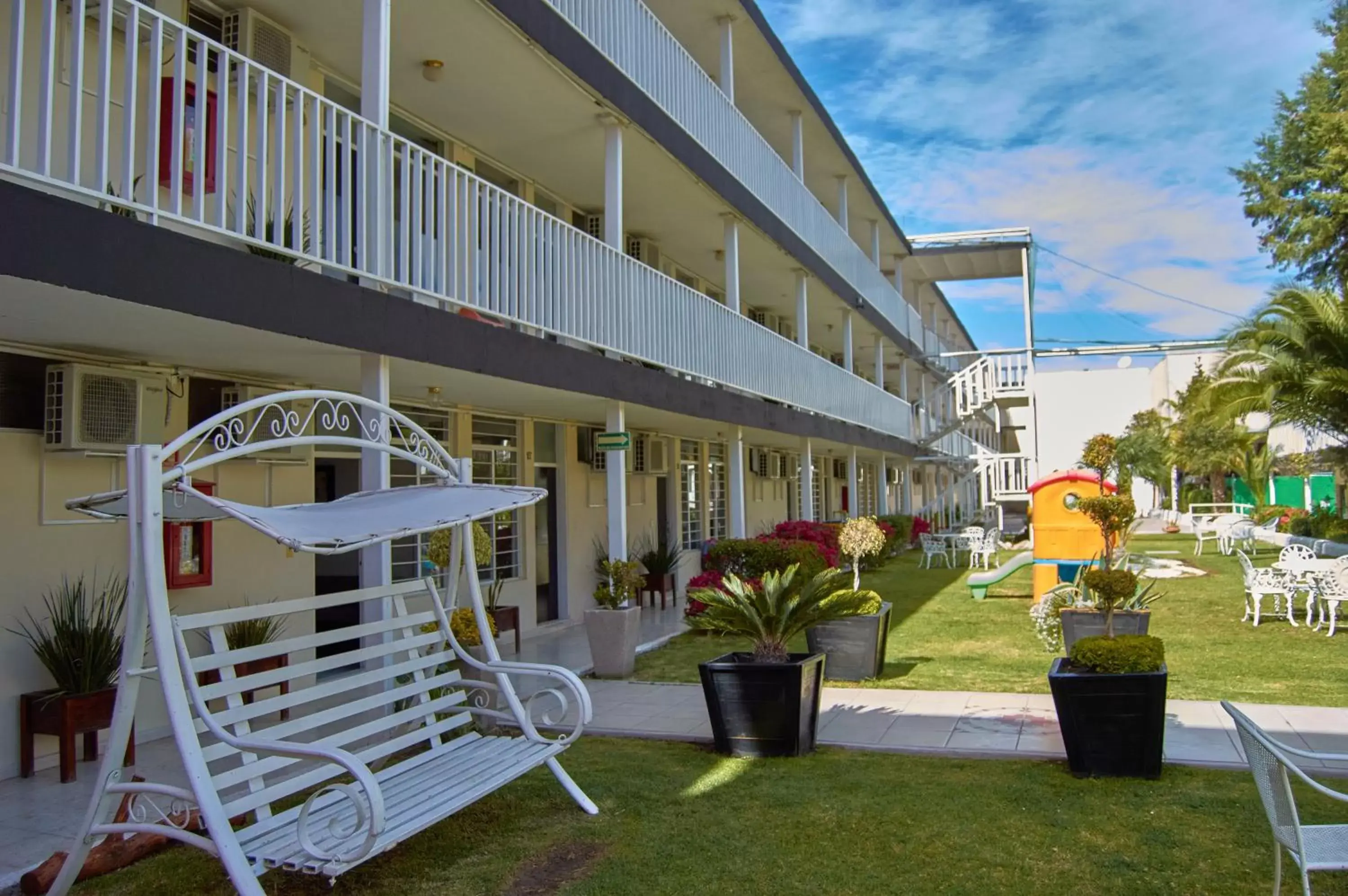 Garden in Hotel del Alba Inn & Suites