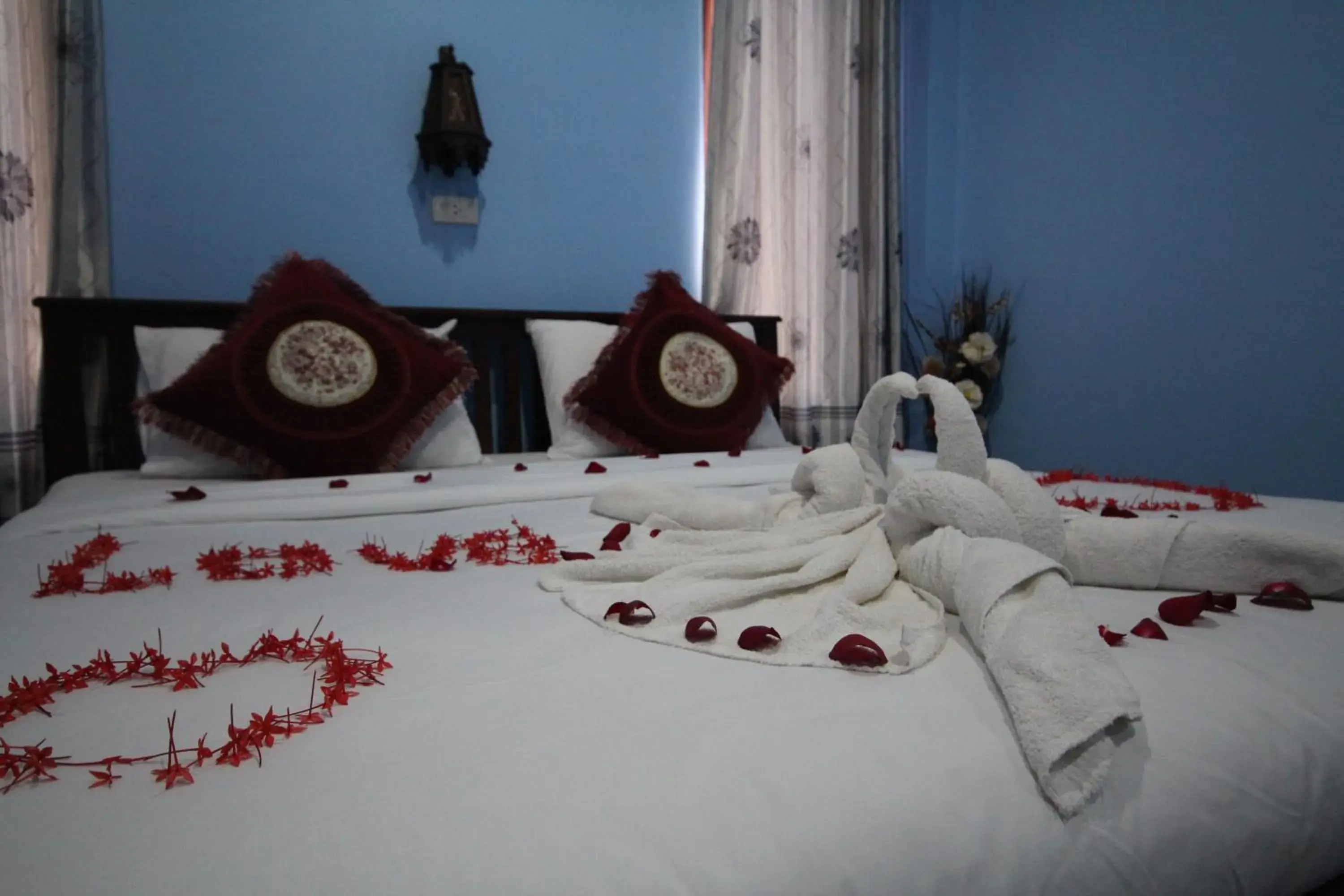 towels, Bed in Lanta Family resort