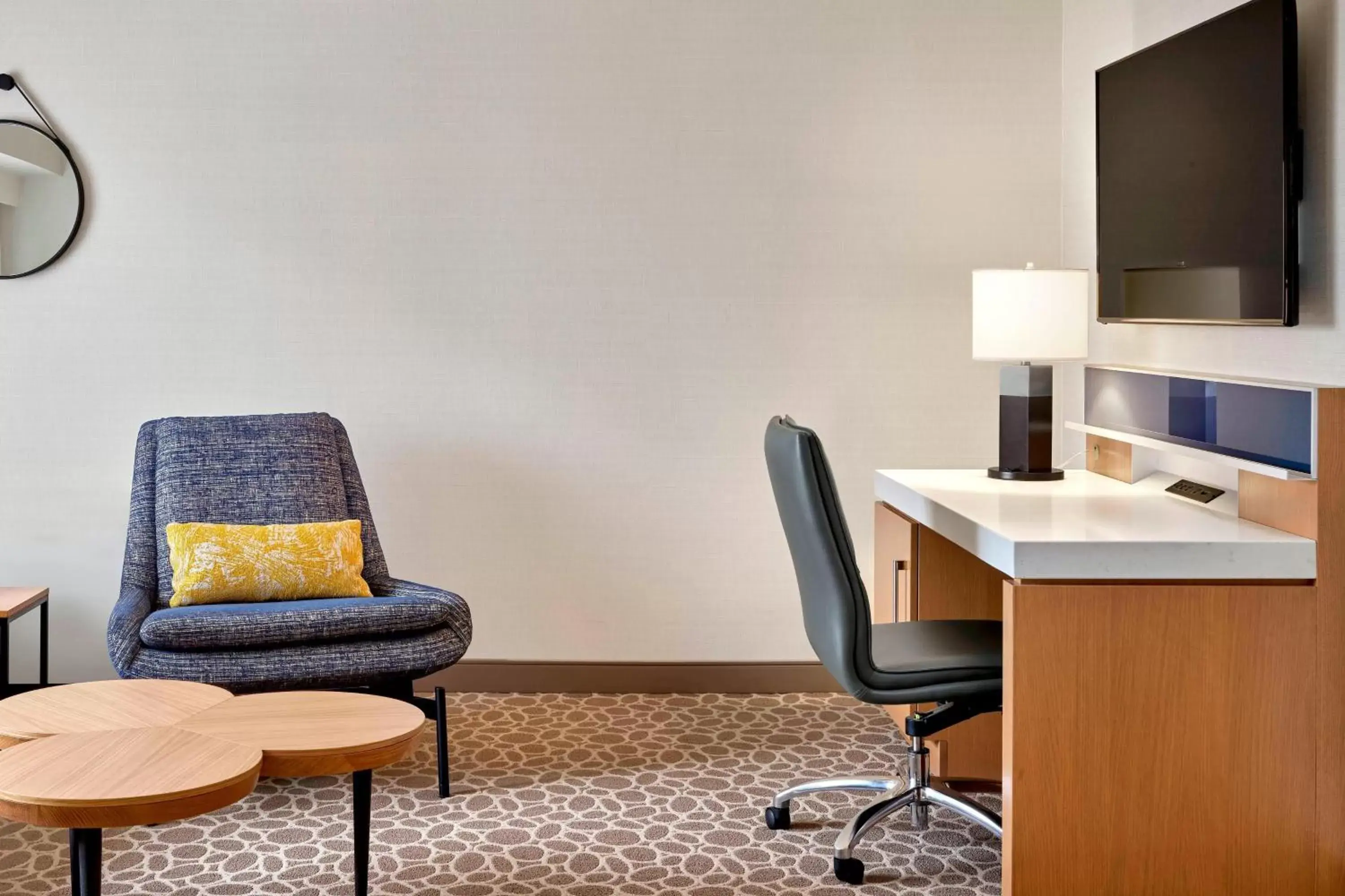 Bedroom, Seating Area in Delta Hotels Calgary Downtown