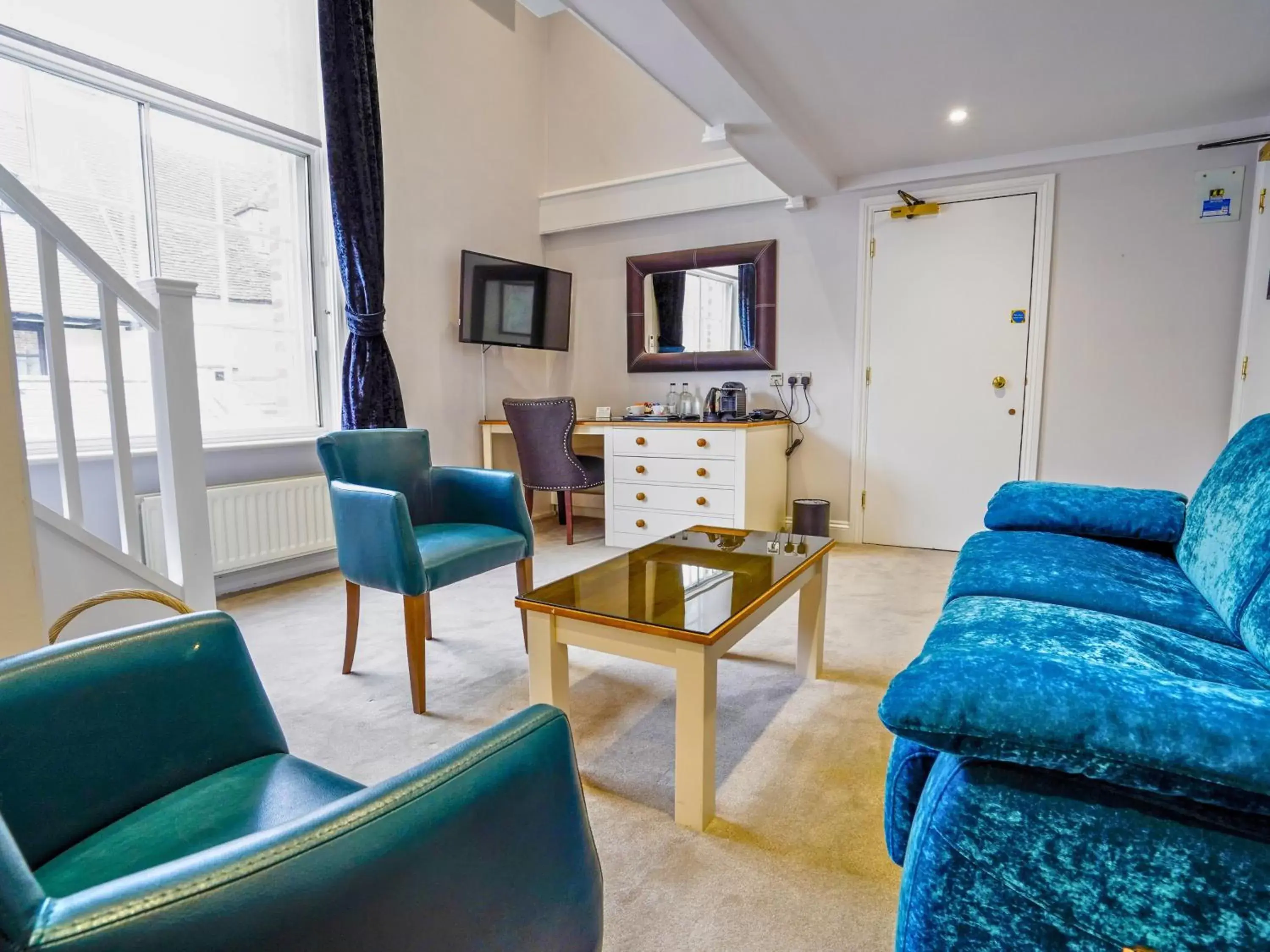 Bedroom, Seating Area in Villiers Hotel