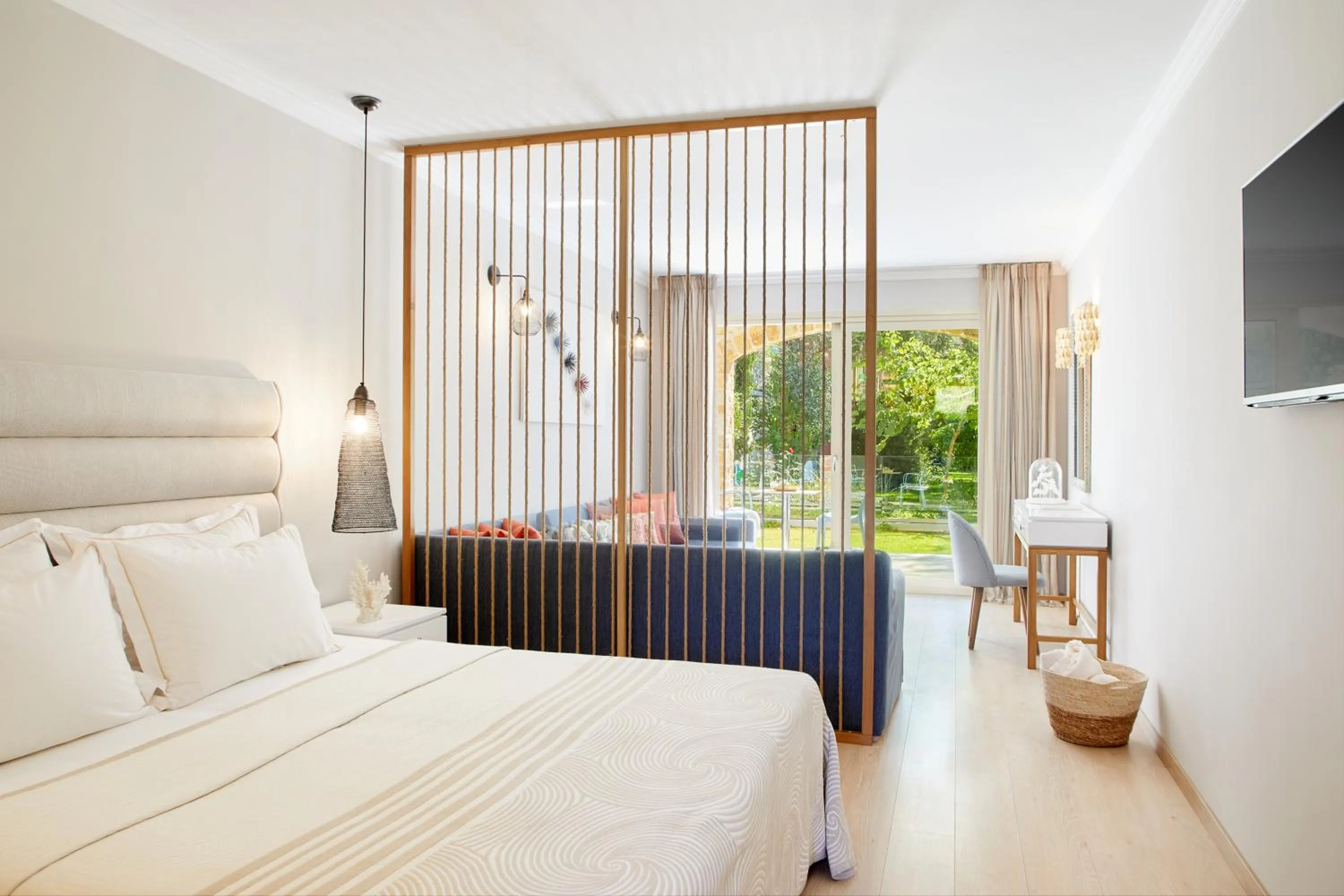 Bedroom, Bed in Parga Beach Resort