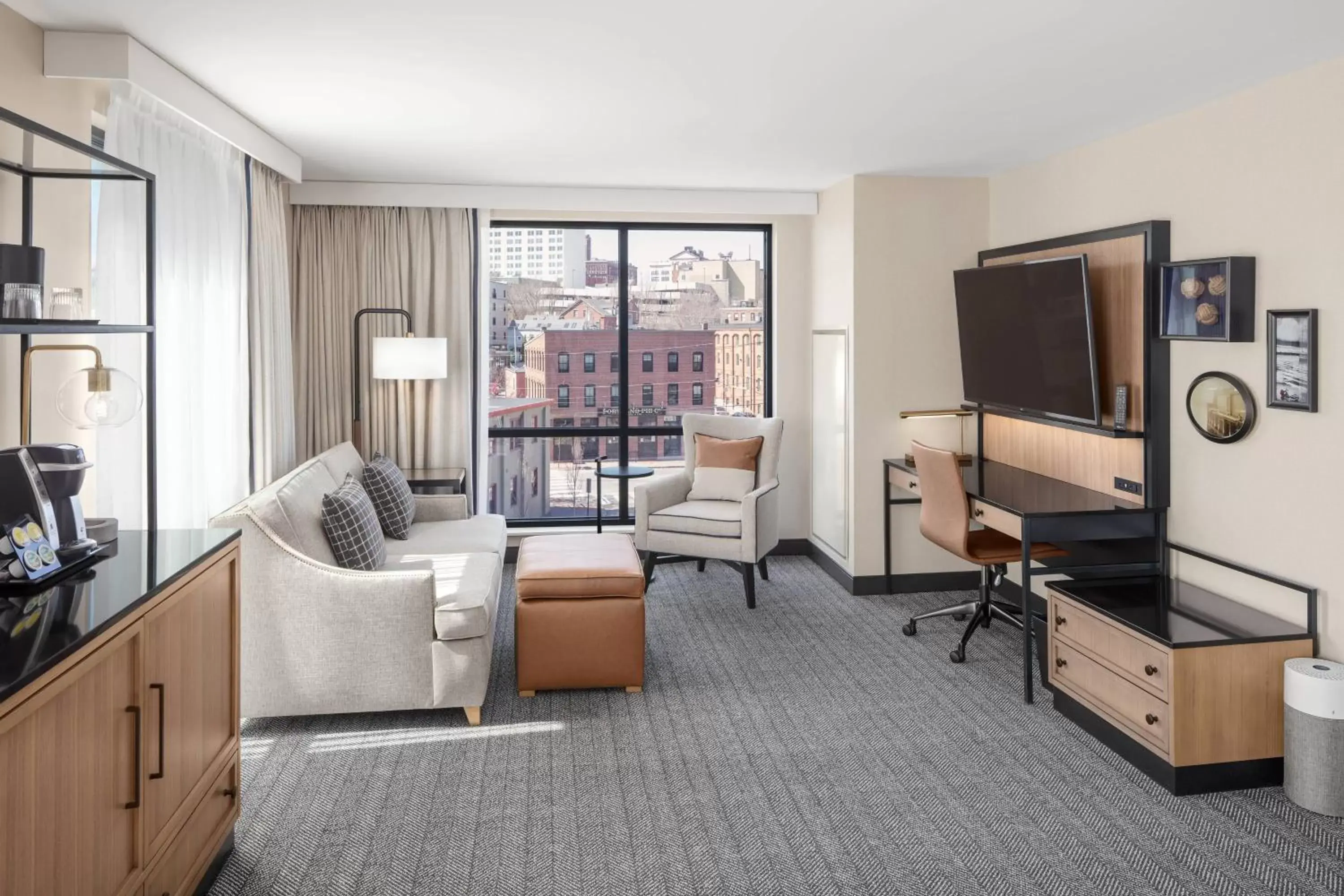 Living room, Seating Area in Courtyard by Marriott Portland Downtown/Waterfront