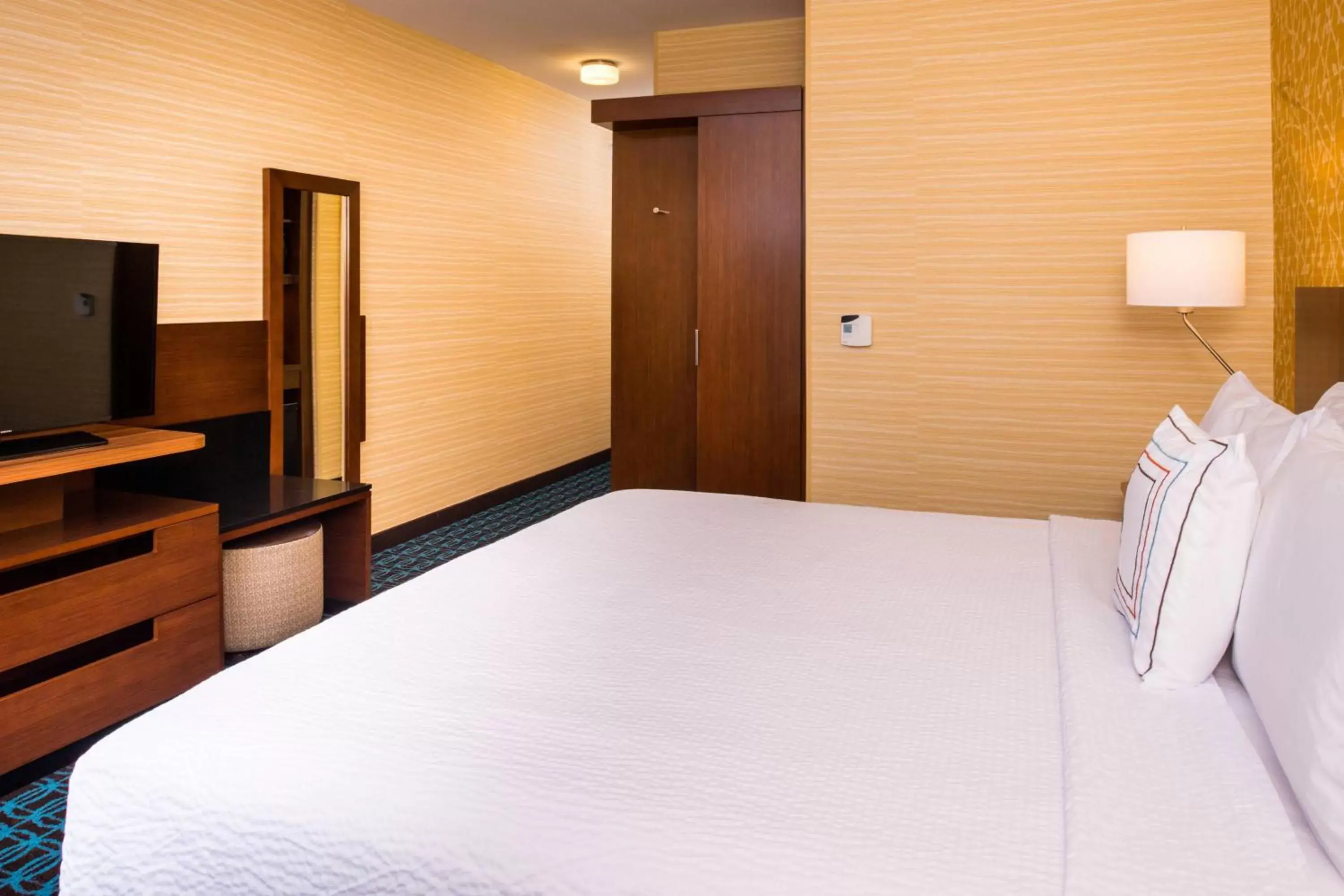 Bedroom, Bed in Fairfield Inn & Suites by Marriott Akron Stow