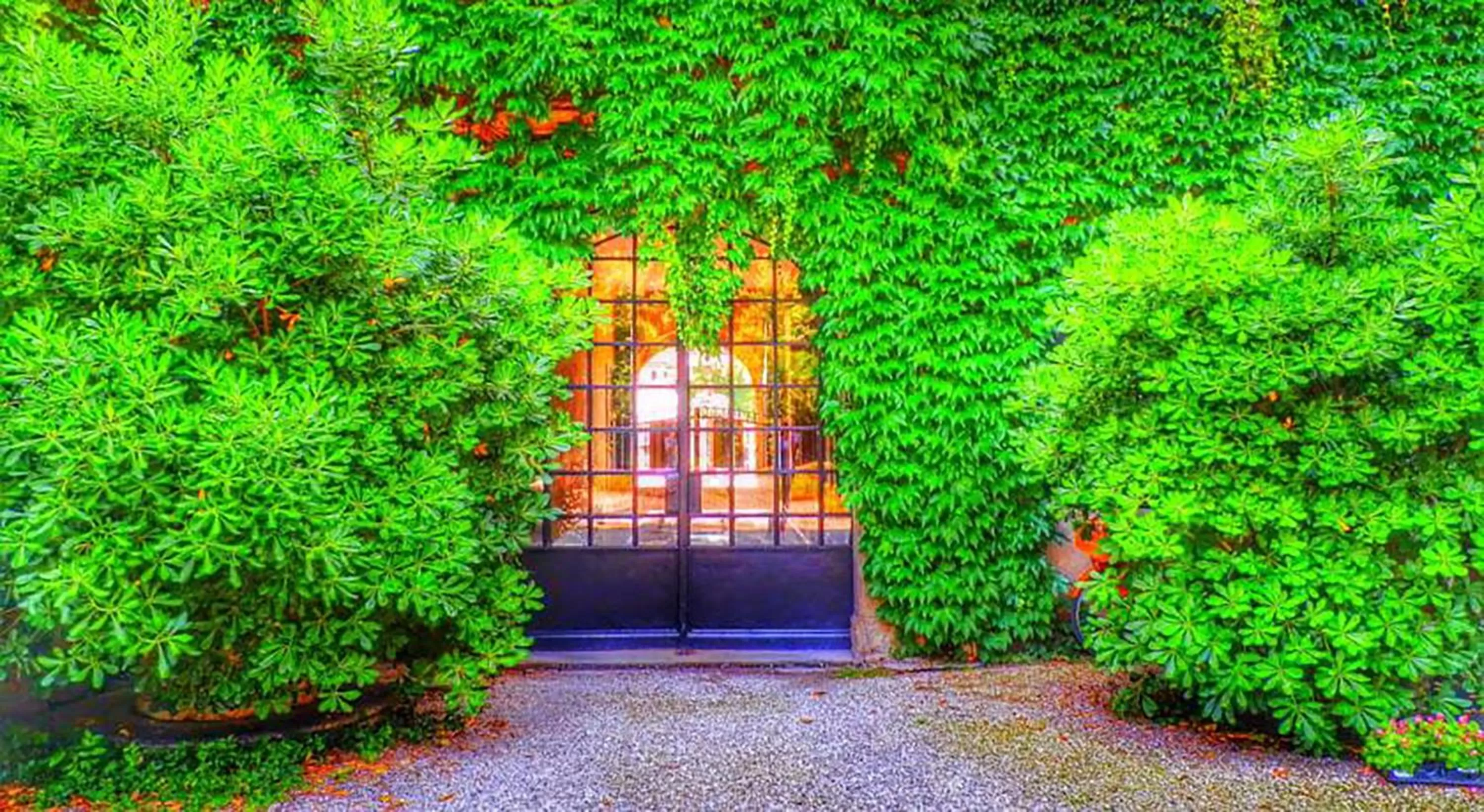 Property building in Isola Memmia