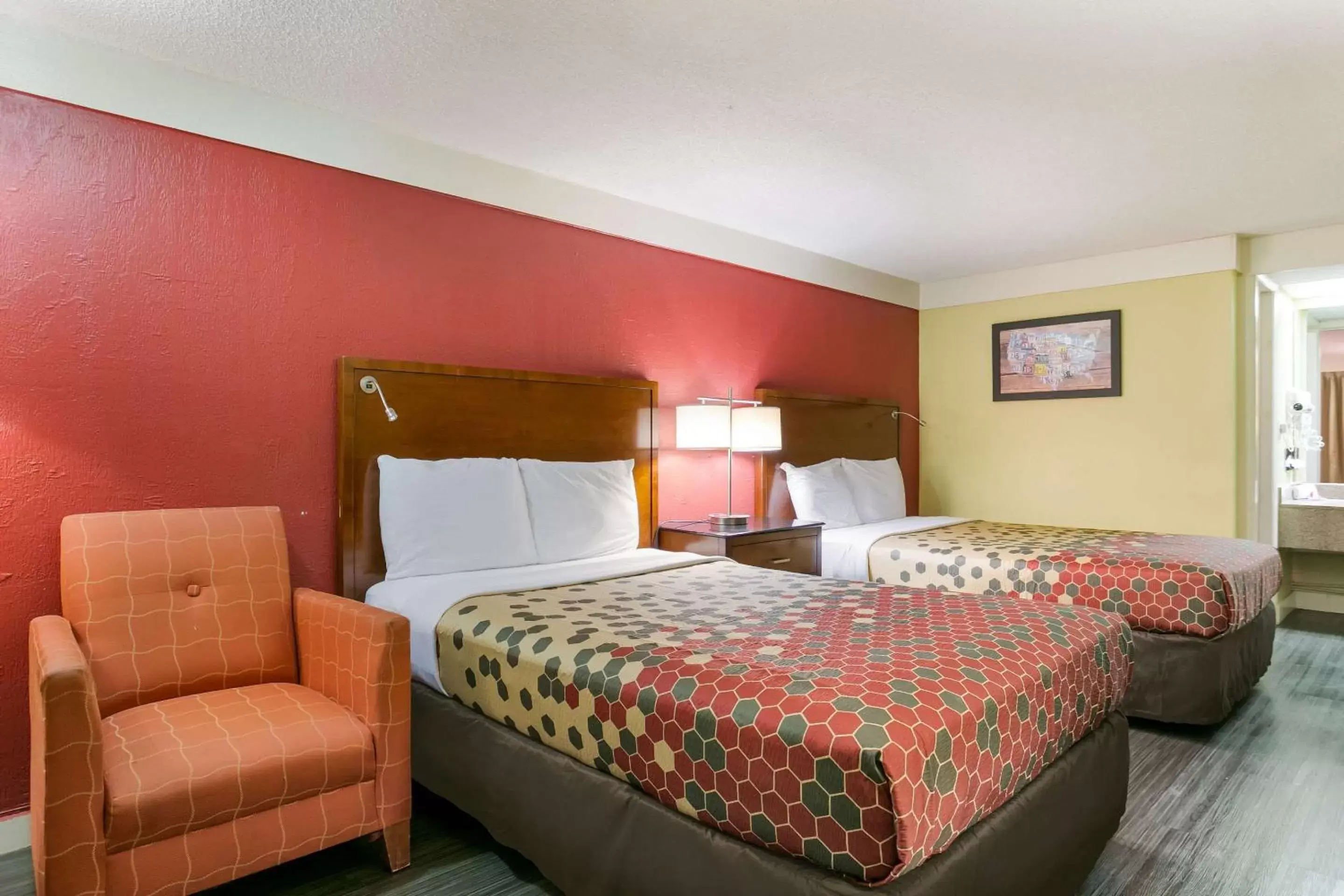 Photo of the whole room, Bed in Econo Lodge Frederick I-70