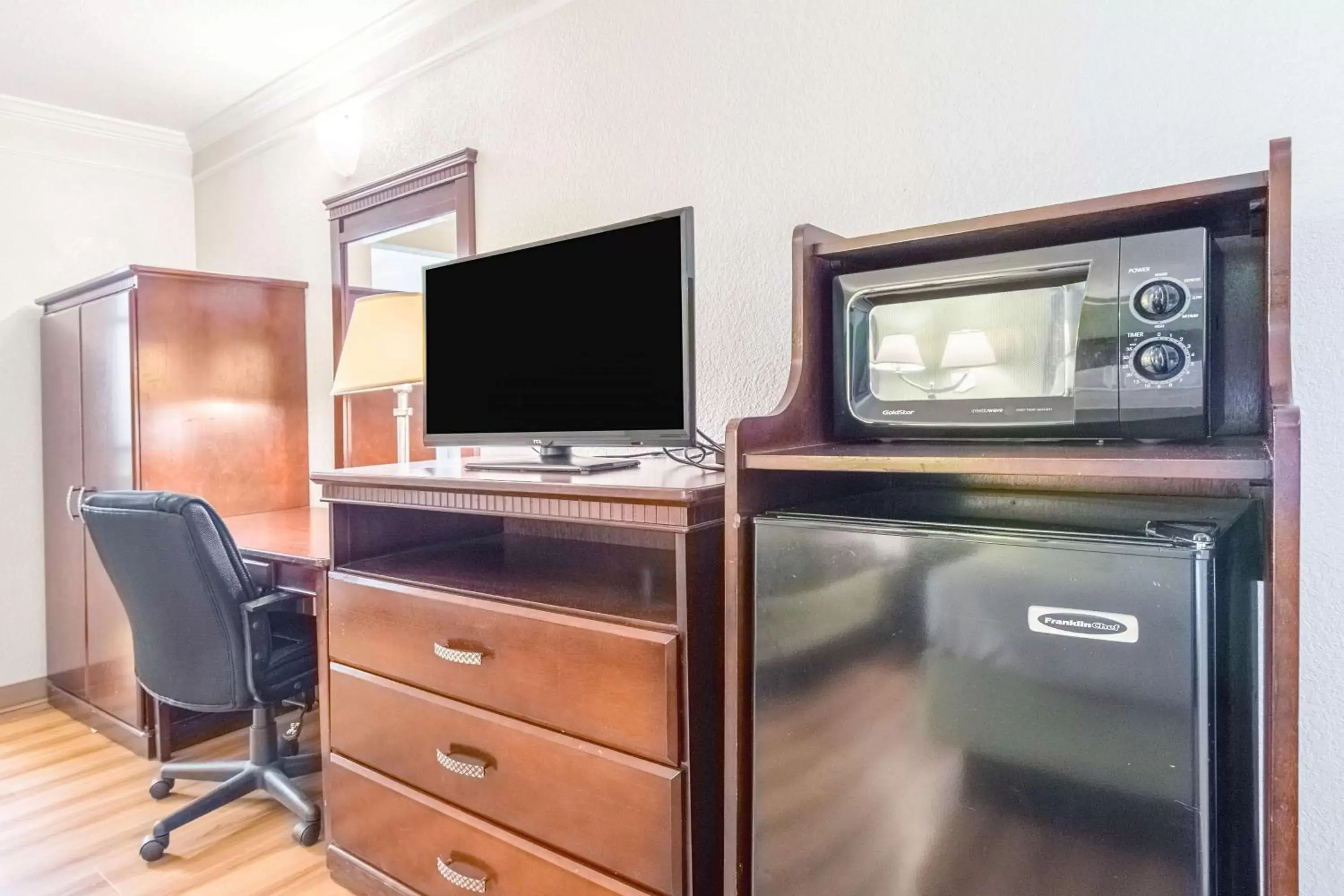 TV and multimedia, TV/Entertainment Center in Motel 6-Kingsburg, CA