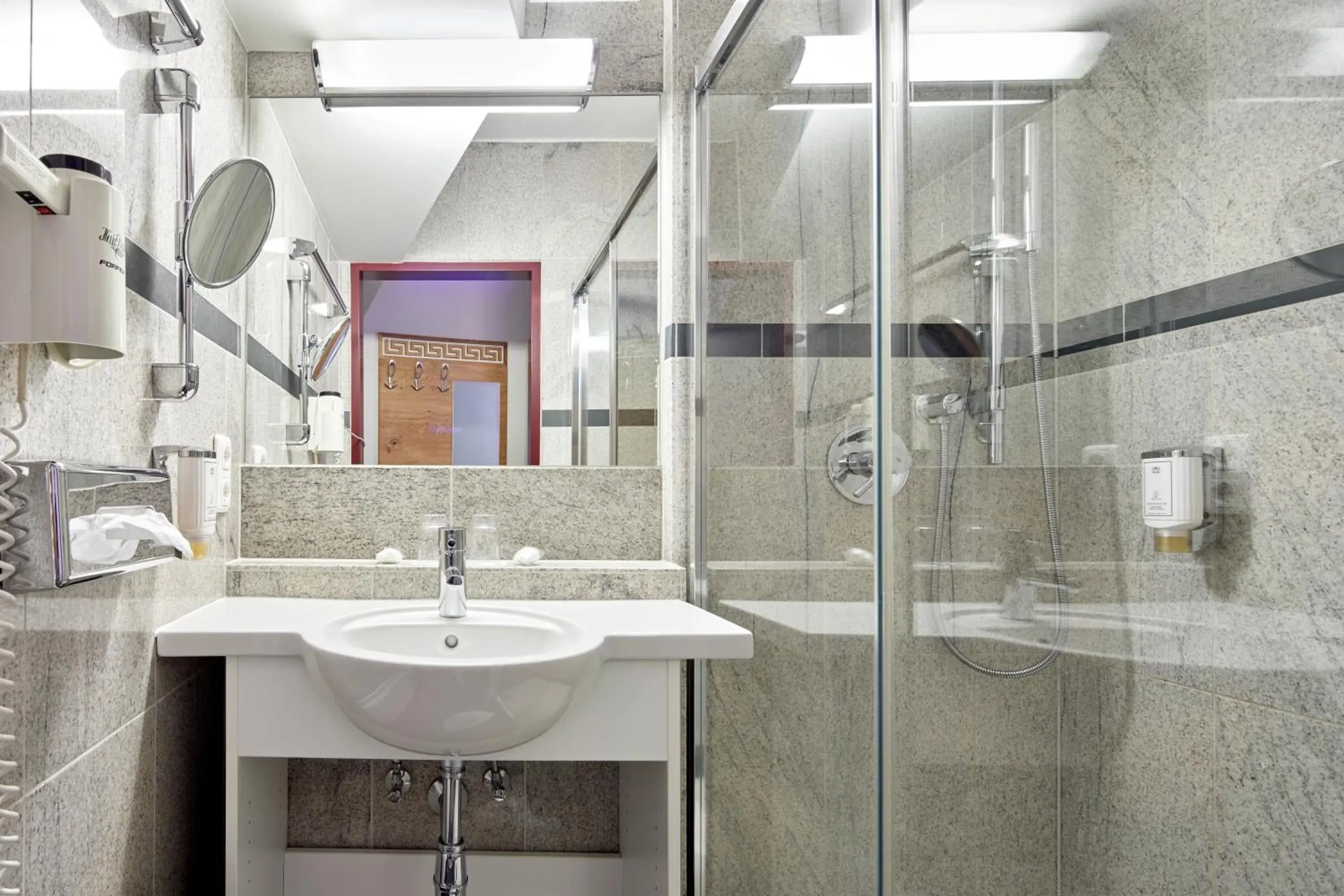 Bathroom in Hotel Fischerwirt Zell am See