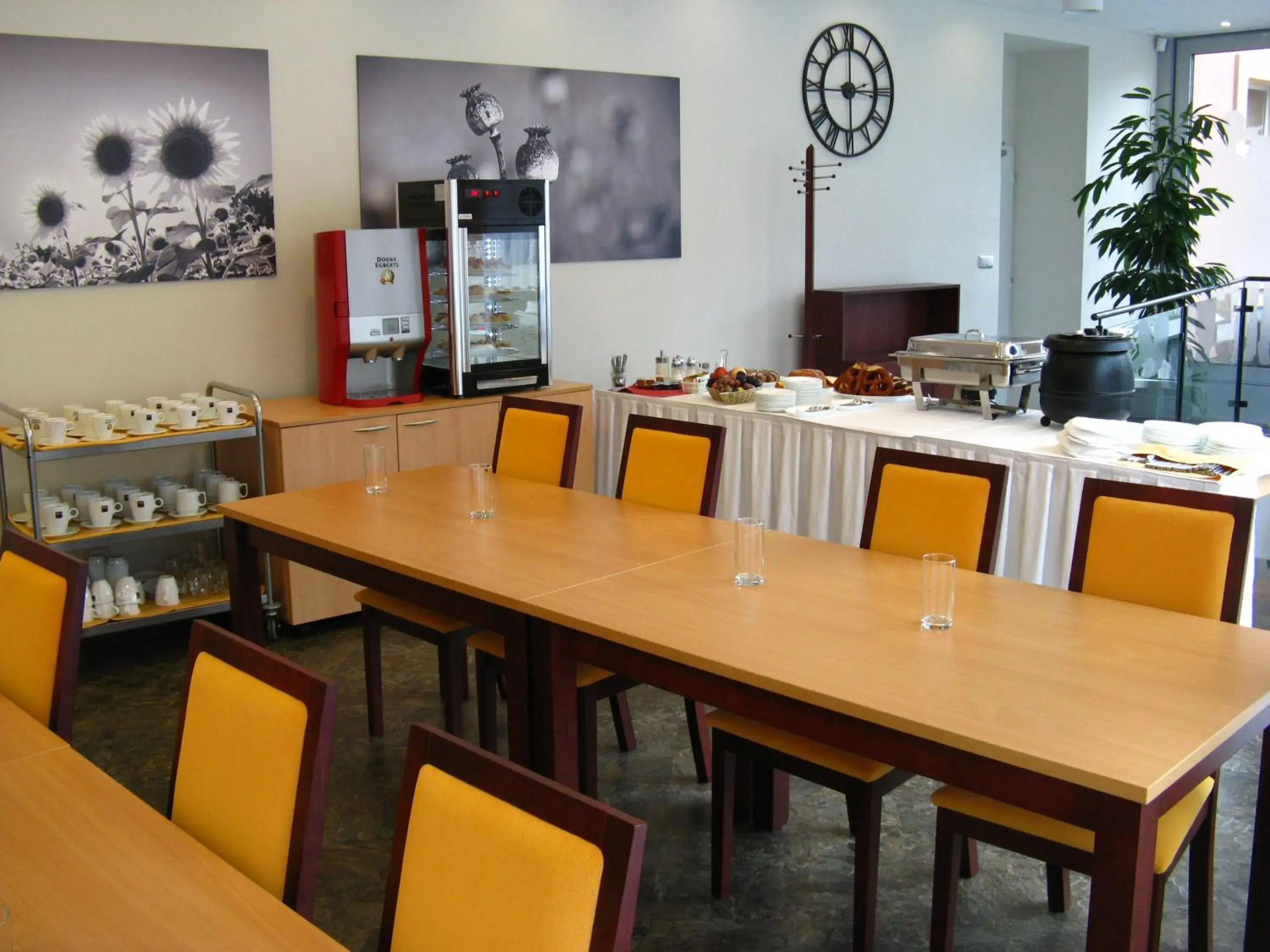Banquet/Function facilities, Restaurant/Places to Eat in Hotel Senimo