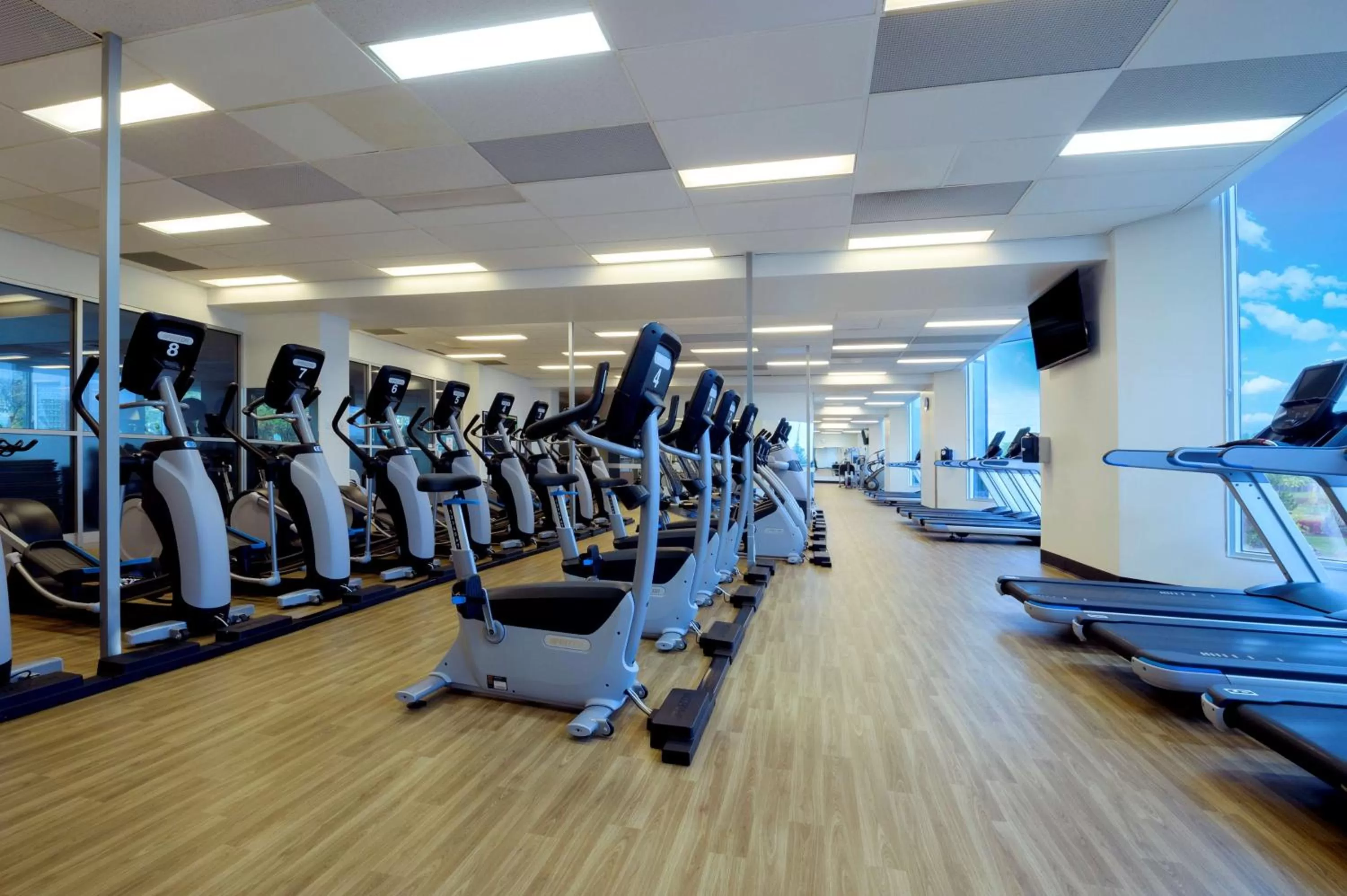 Fitness centre/facilities in Hilton Suites Toronto-Markham Conference Centre & Spa