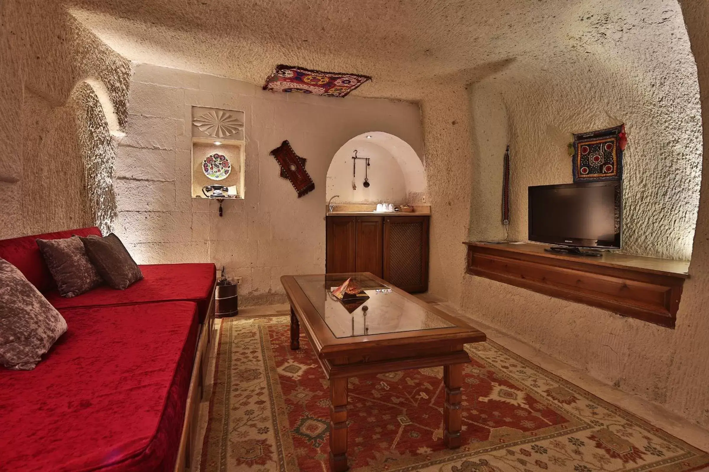 TV and multimedia, Seating Area in Cappadocia Cave Suites