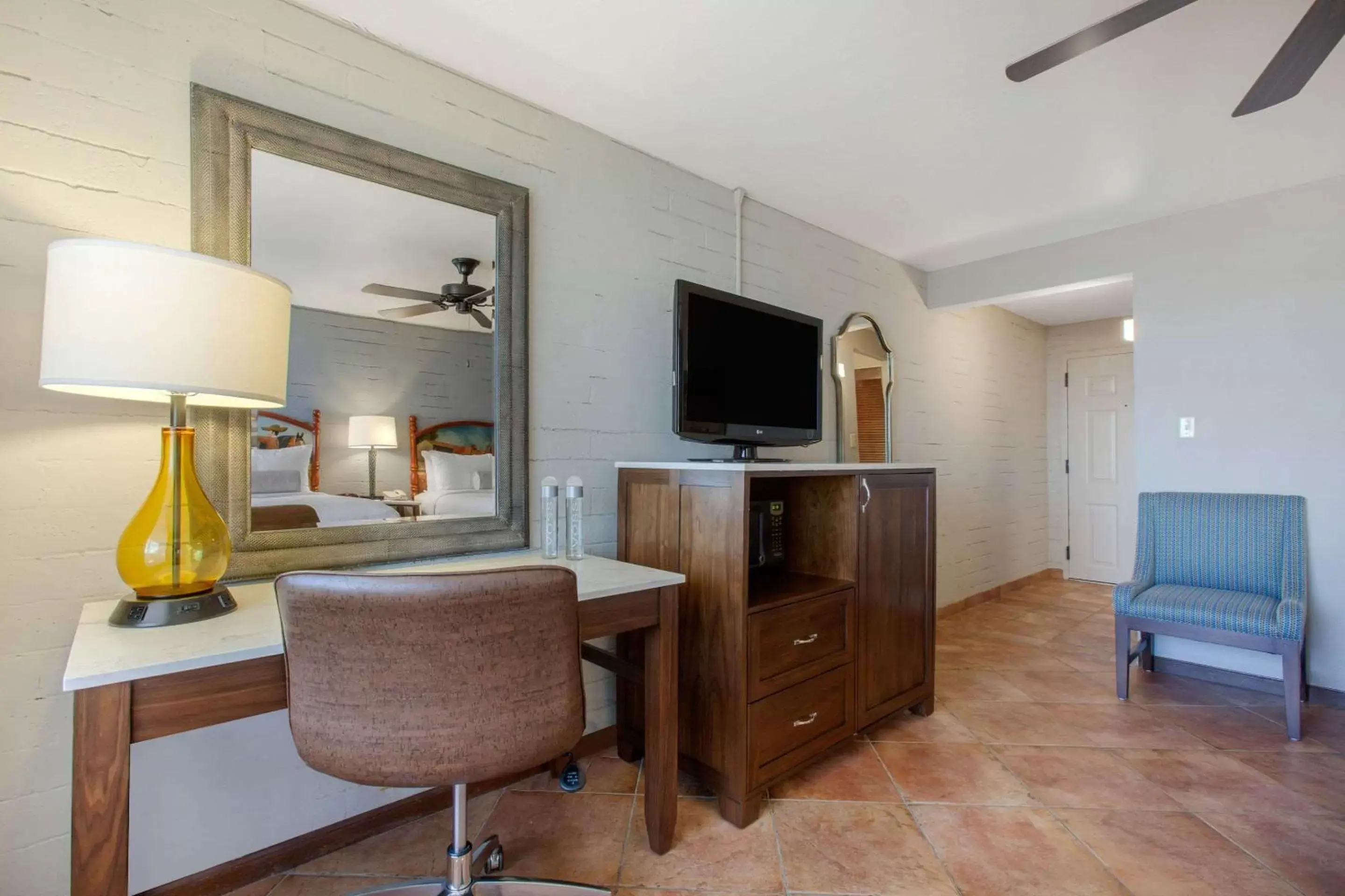 Photo of the whole room, Seating Area in La Posada Lodge & Casitas, Ascend Hotel Collection