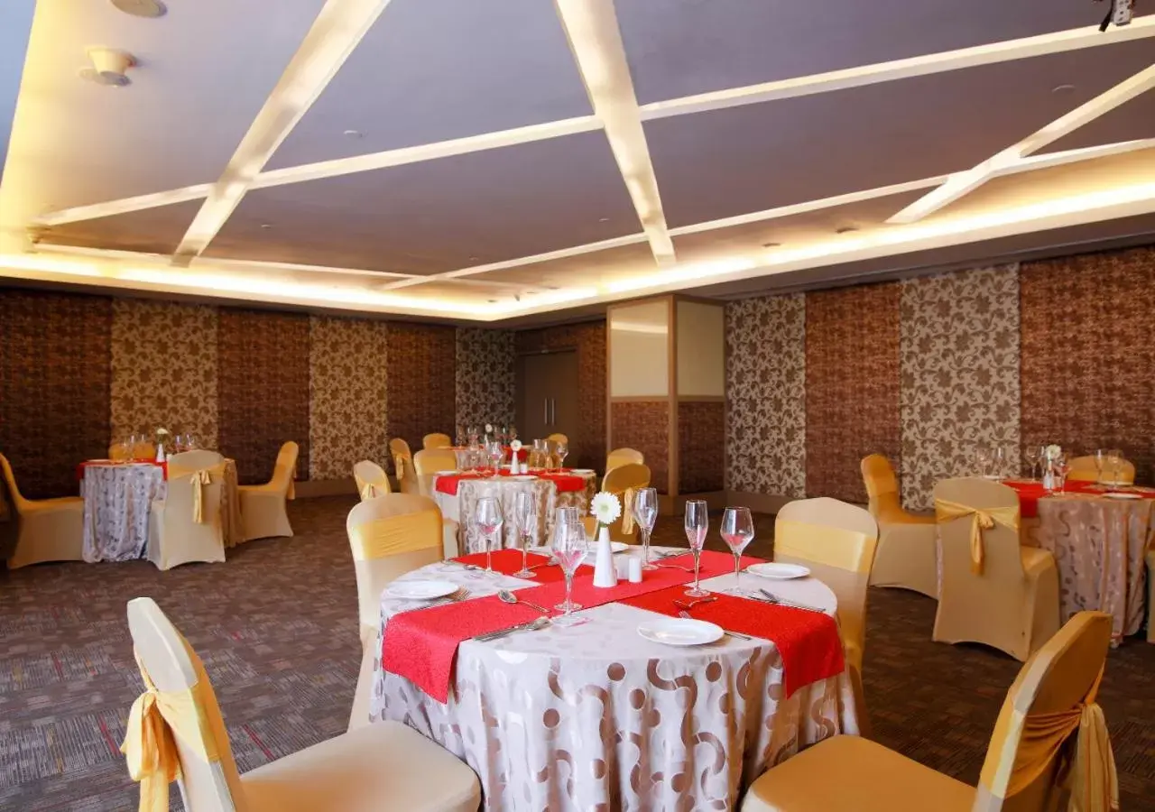 Banquet/Function facilities, Restaurant/Places to Eat in E Hotel
