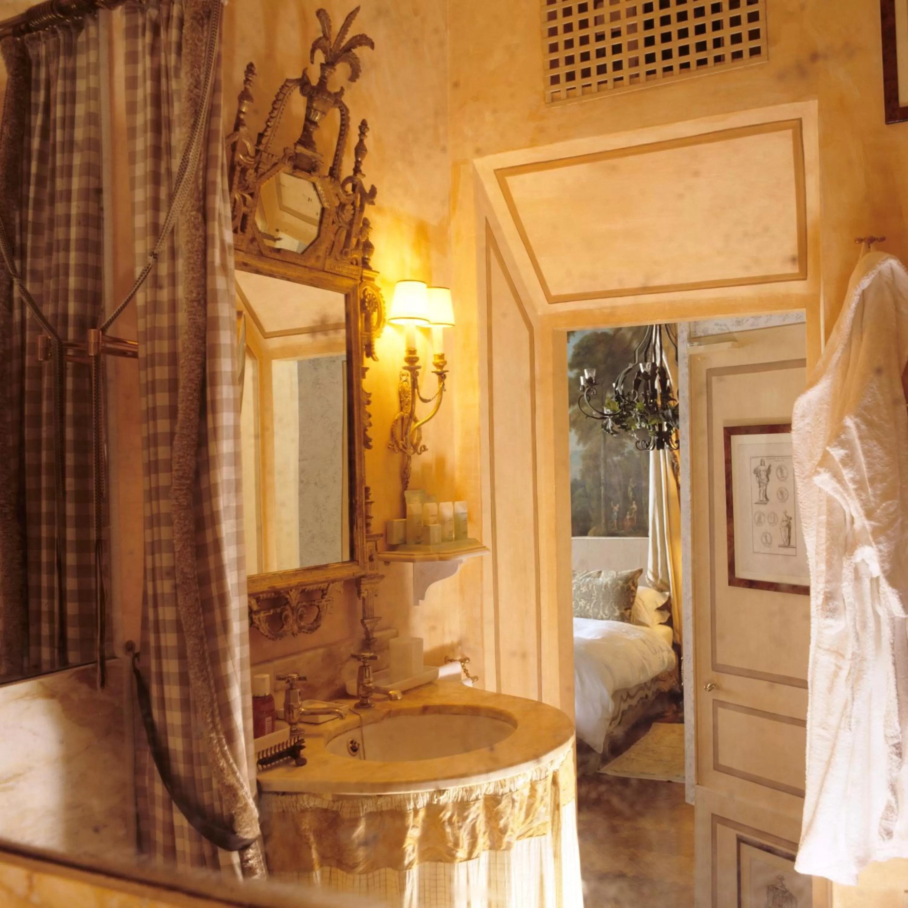 Bathroom, Bed in Residenza Napoleone III