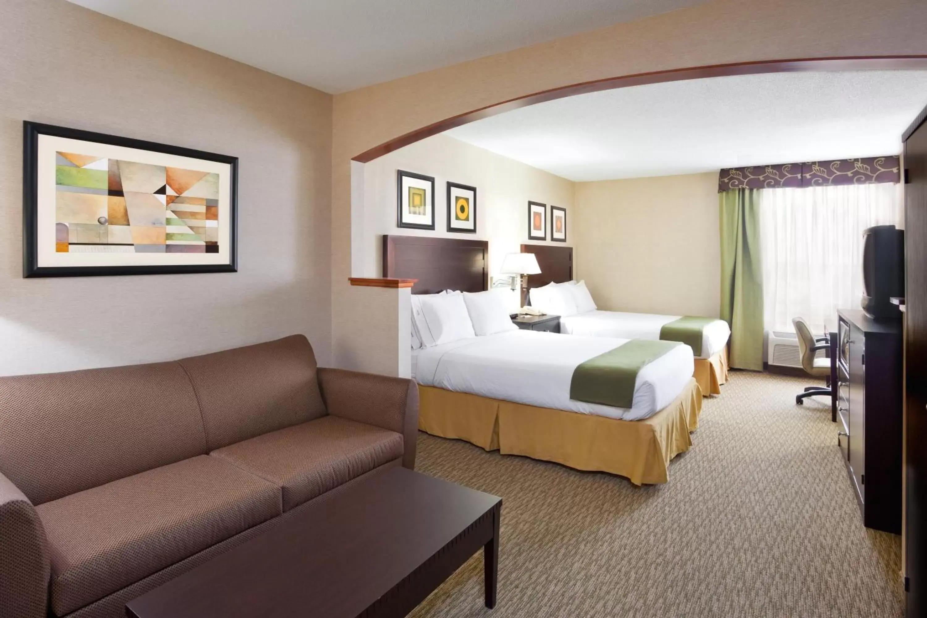 Photo of the whole room in Holiday Inn Express Hotel & Suites Cleveland-Streetsboro, an IHG Hotel