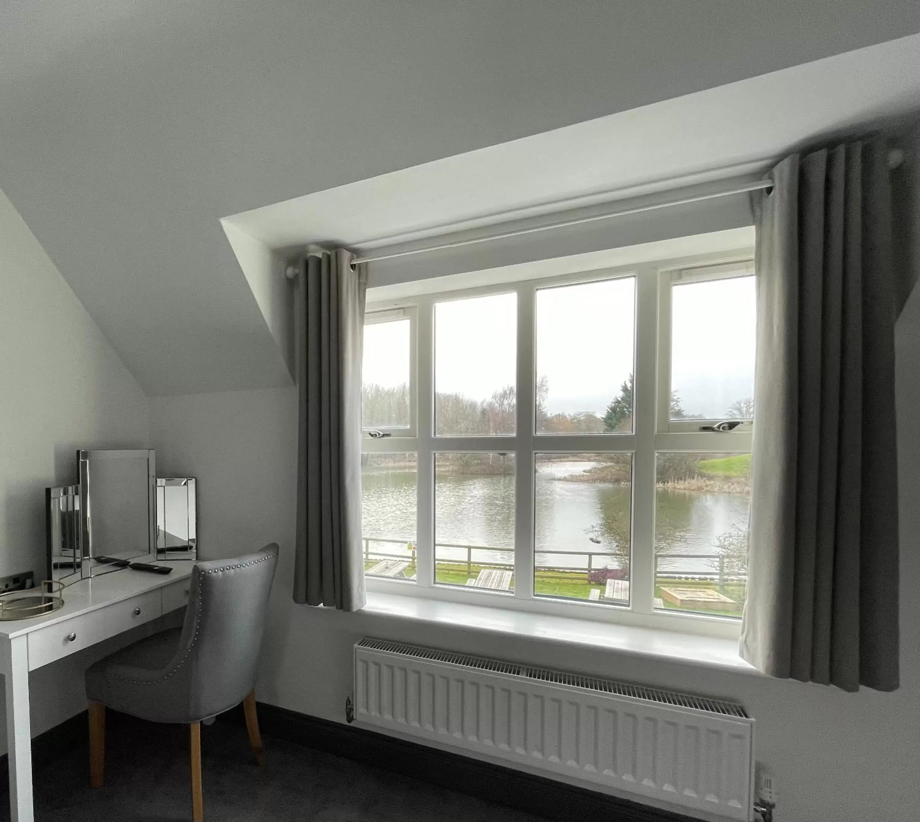 King Room (Not Pet Friendly) in Cadmore Lodge Bed & Breakfast King Room (Not Pet Friendly) in Cadmore Lodge Bed & Breakfast