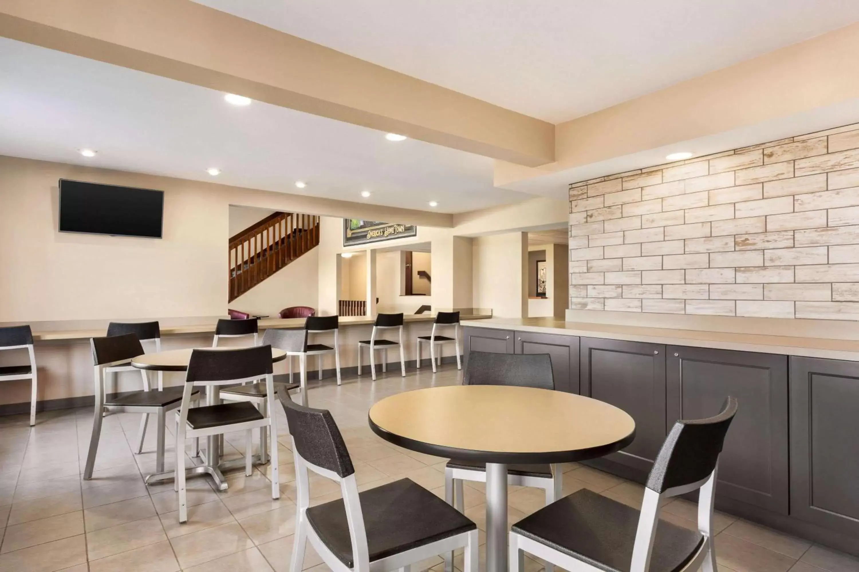 Restaurant/places to eat in Super 8 by Wyndham Hannibal Restaurant/places to eat in Super 8 by Wyndham Hannibal