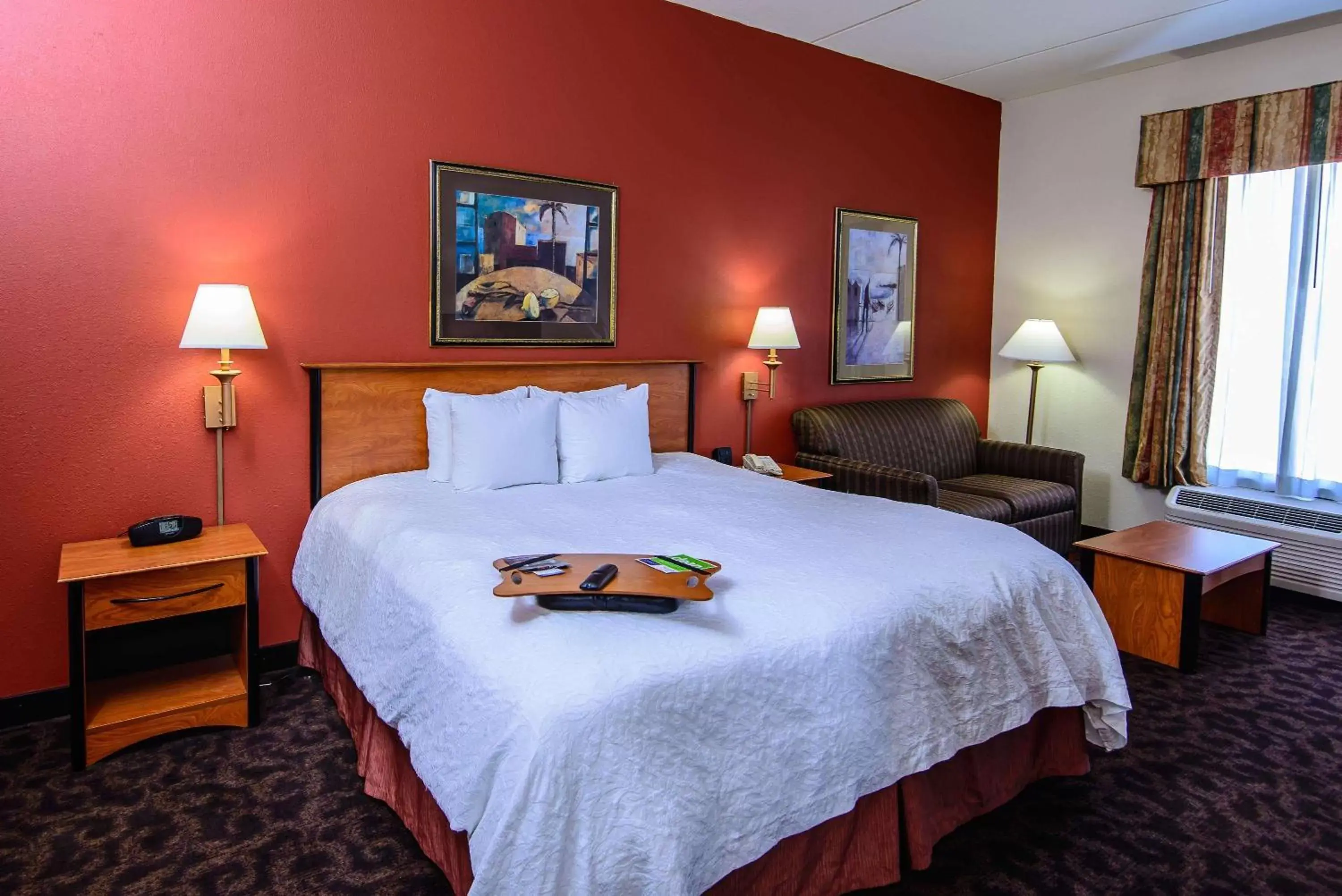 Bed in Hampton Inn Houston-Pearland, TX