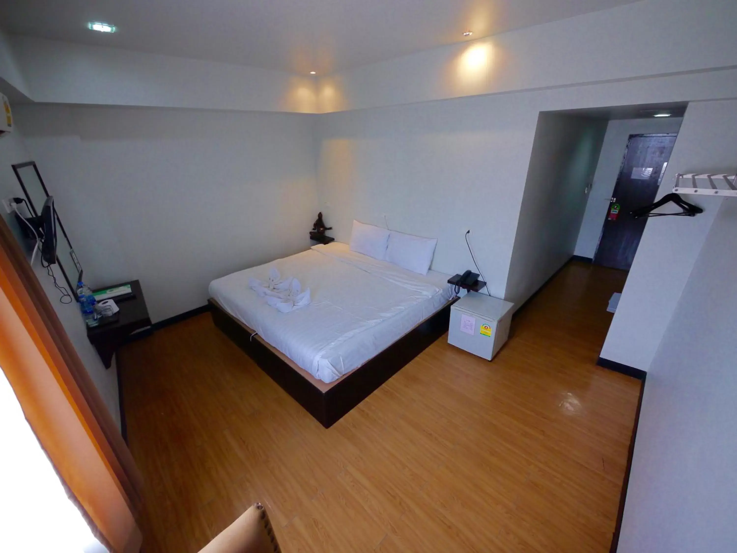 Photo of the whole room, Bed in Basic Line Hotel @ Loikroh Photo of the whole room, Bed in Basic Line Hotel @ Loikroh