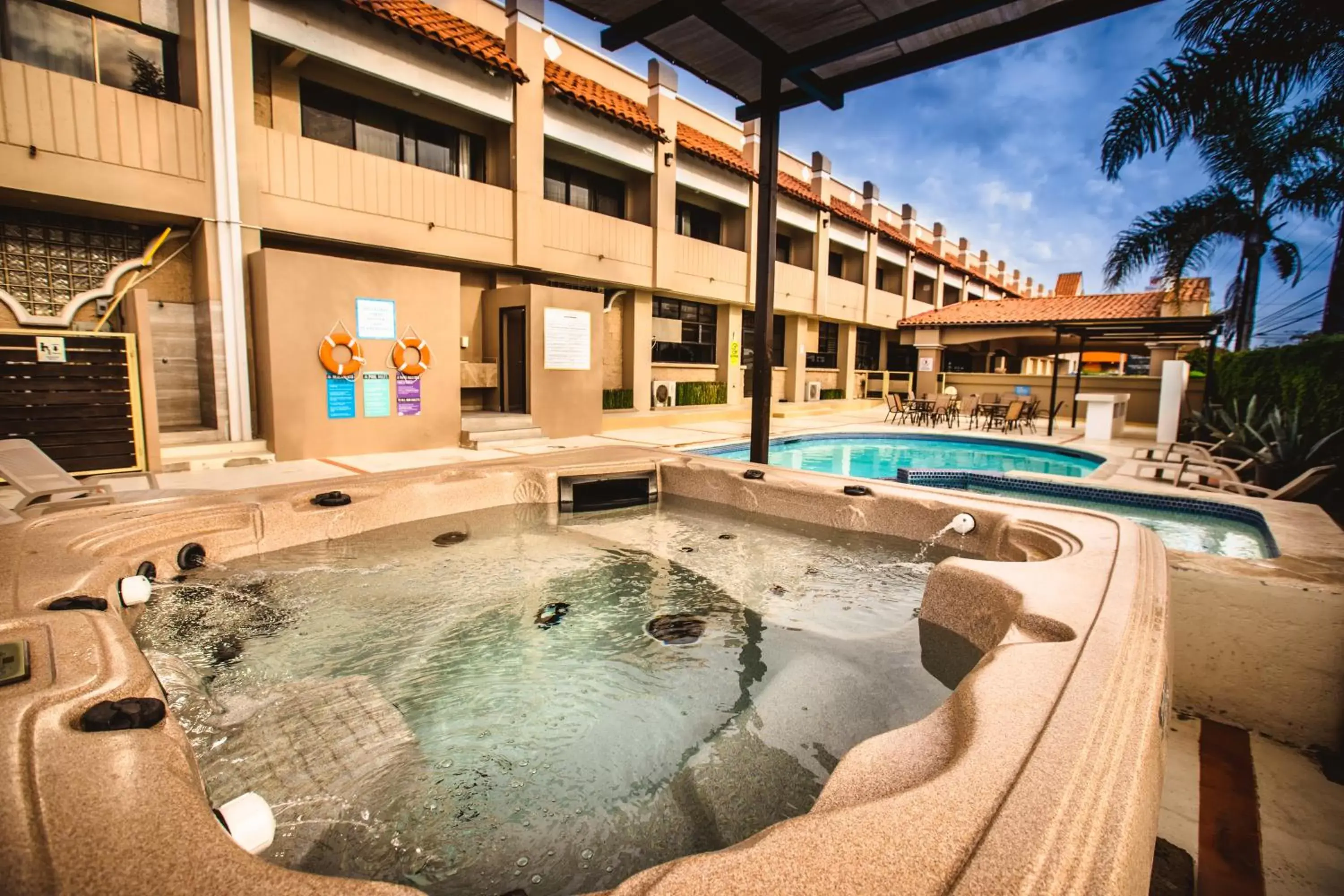 Swimming pool in Del Mar Inn Rosarito