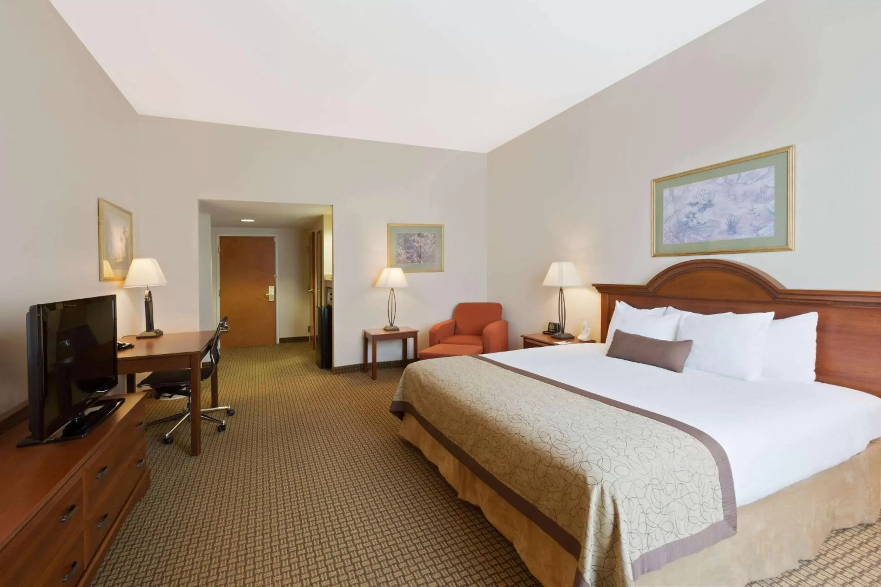 Photo of the whole room, Bed in Wingate by Wyndham Charlotte Airport