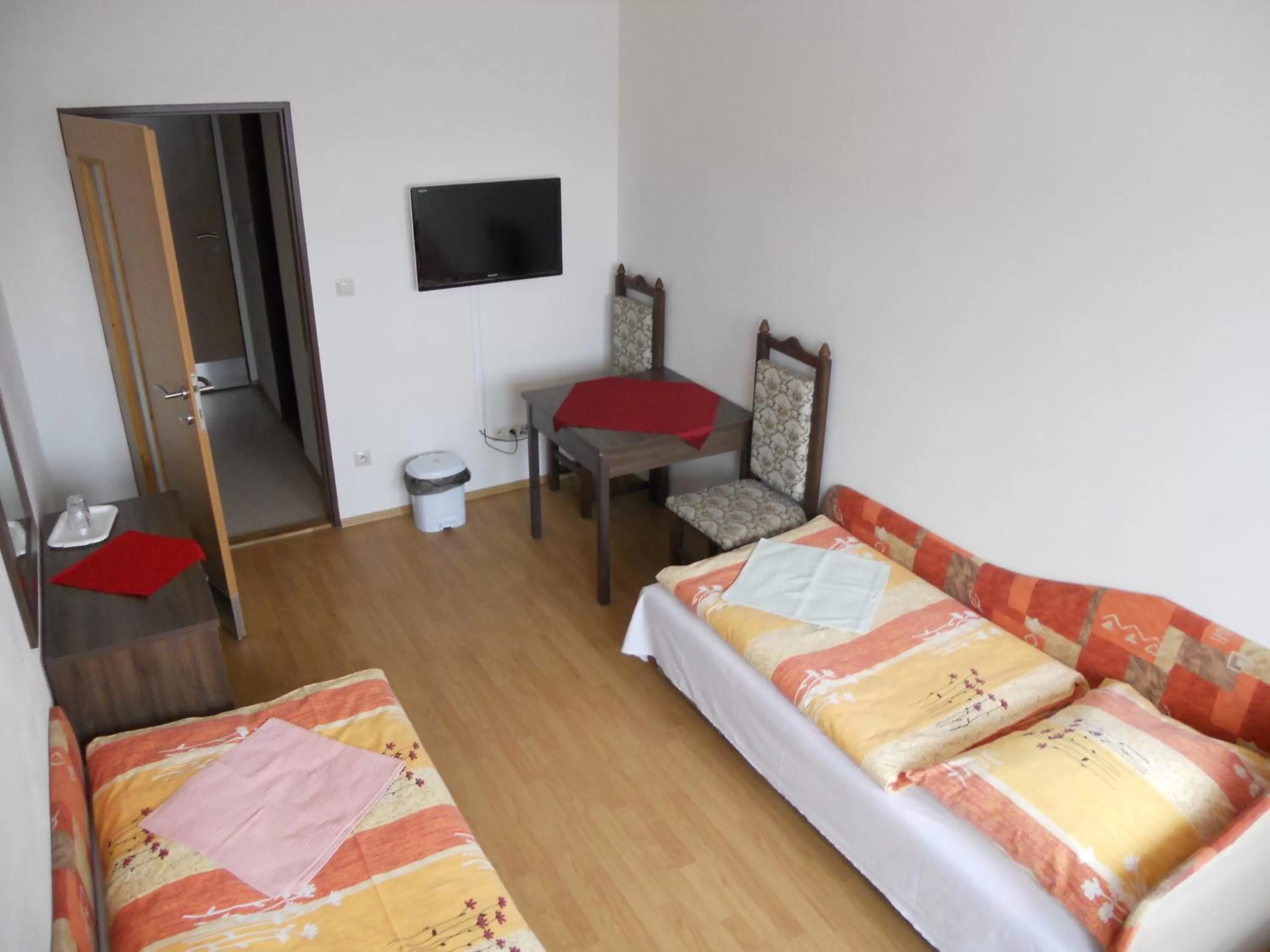 Bedroom, Bed in Motel Madona