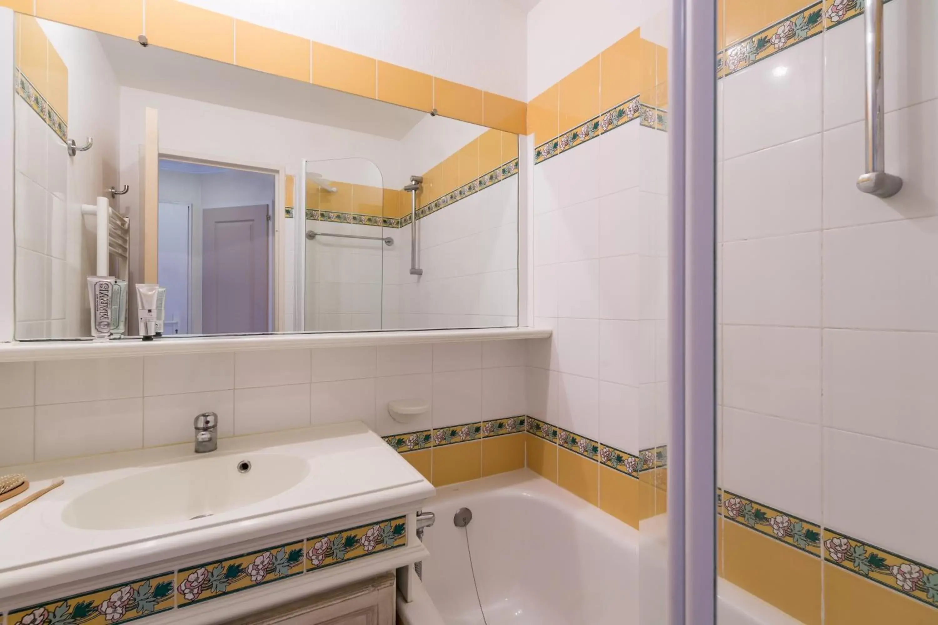 Bathroom in Résidence Pierre & Vacances Les Restanques du Golfe de Saint-Tropez