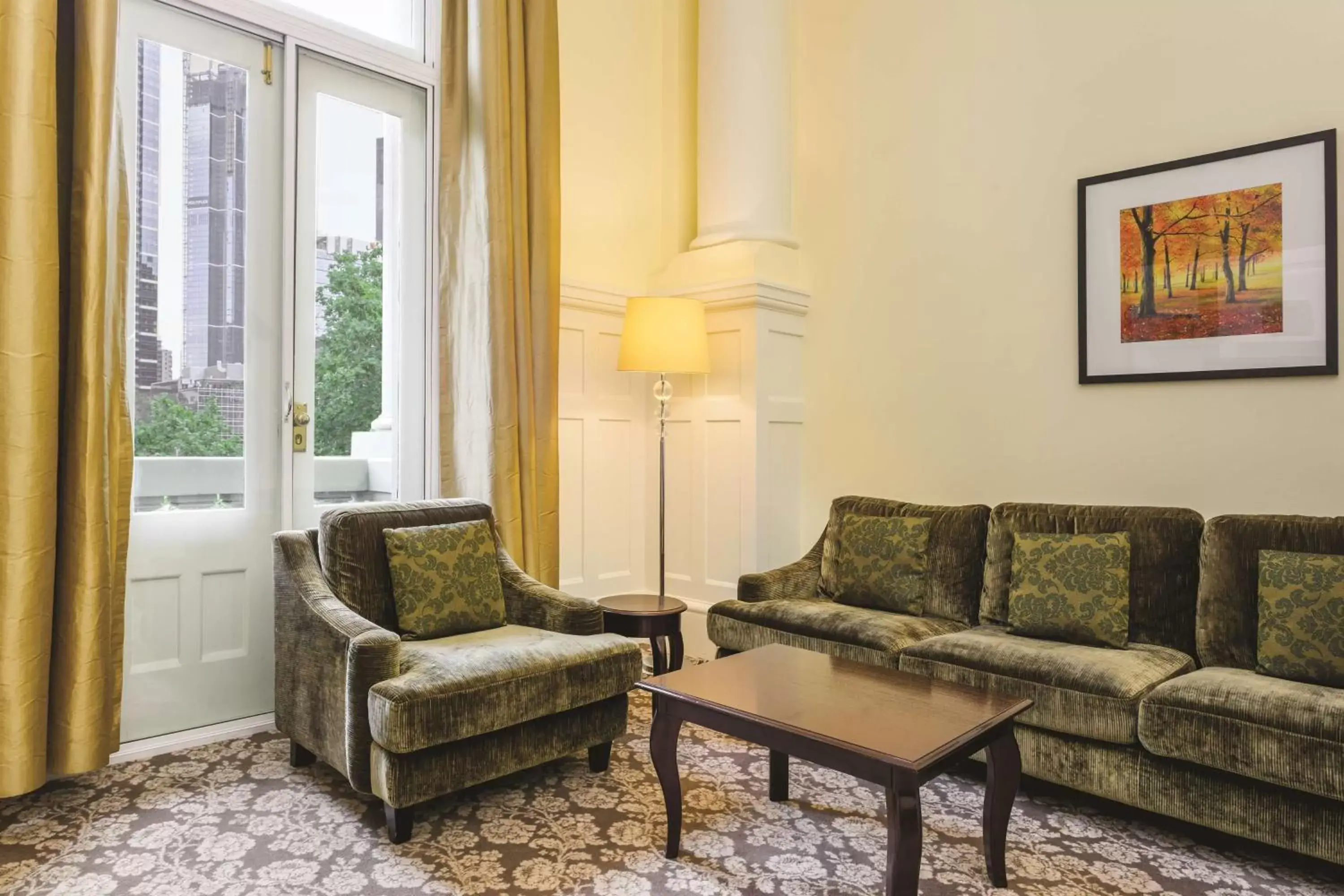 Bedroom, Seating Area in Rendezvous Hotel Melbourne