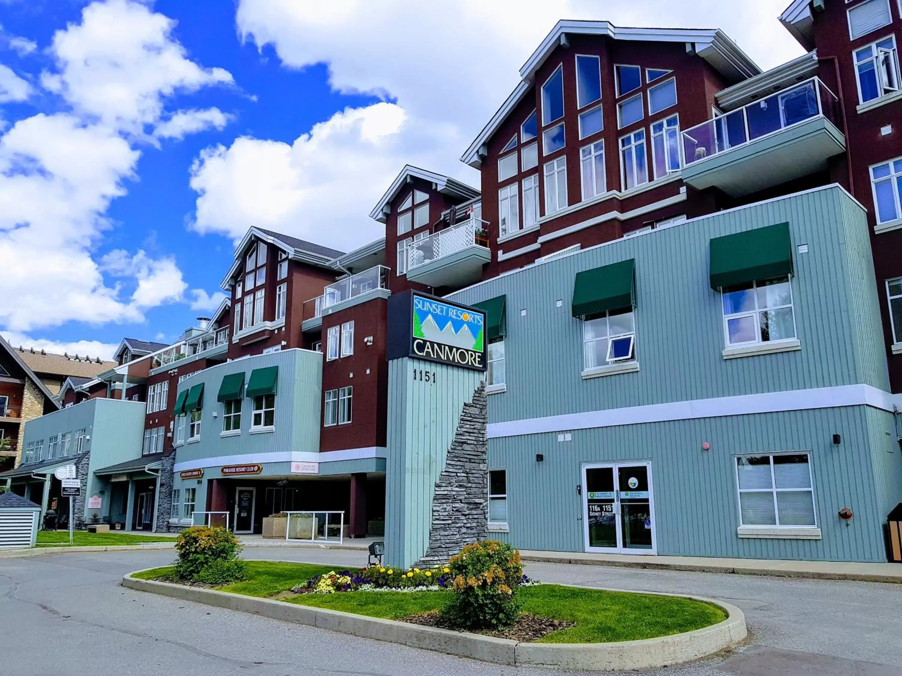 Property Building in Sunset Mountain Inn