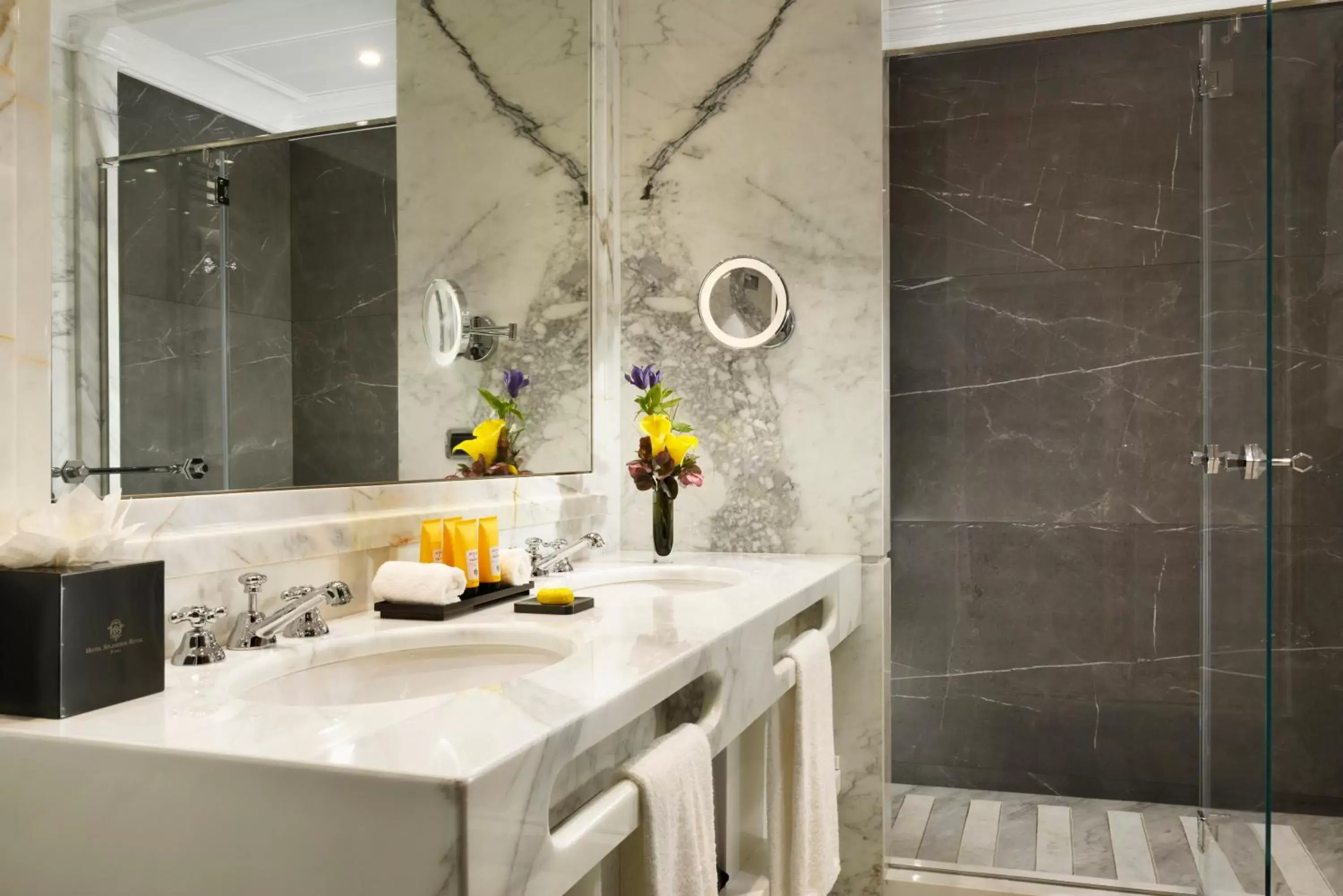 Bathroom in Hotel Splendide Royal - The Leading Hotels of the World